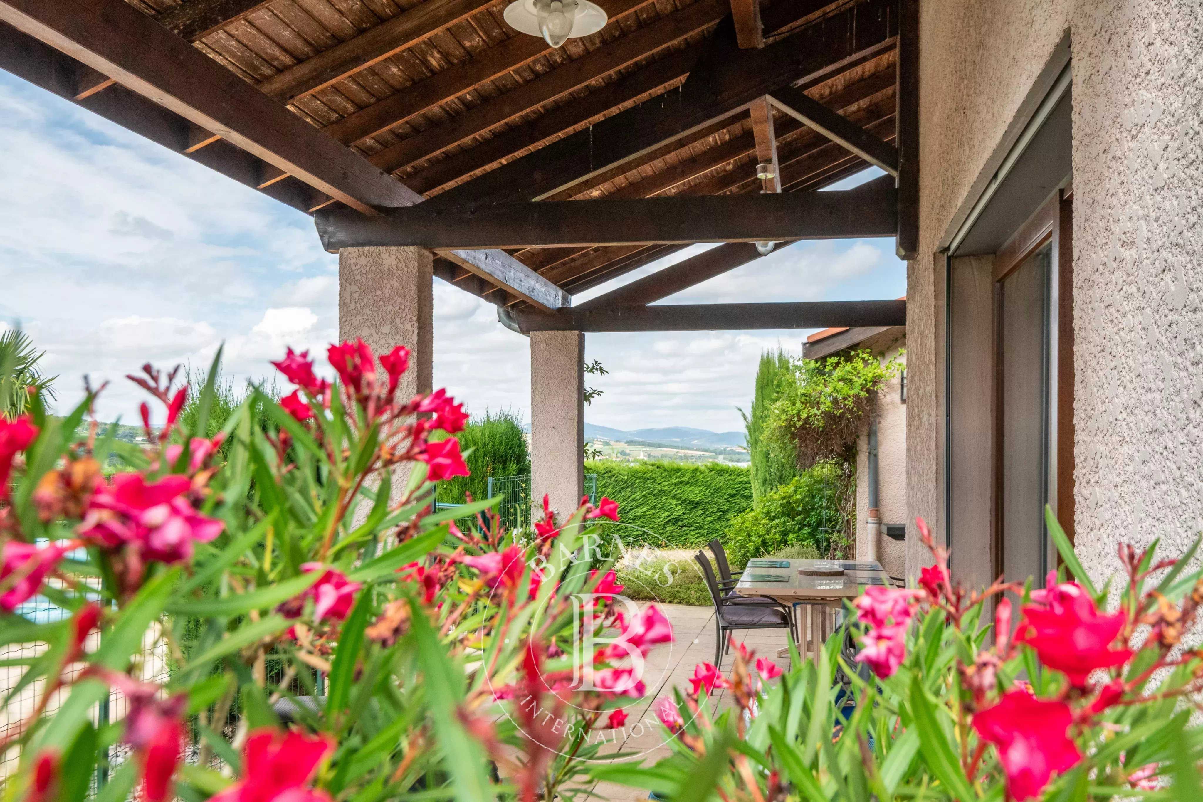 La Tour-de-Salvagny  - Maison 6 Pi&egrave;ces 4 Chambres