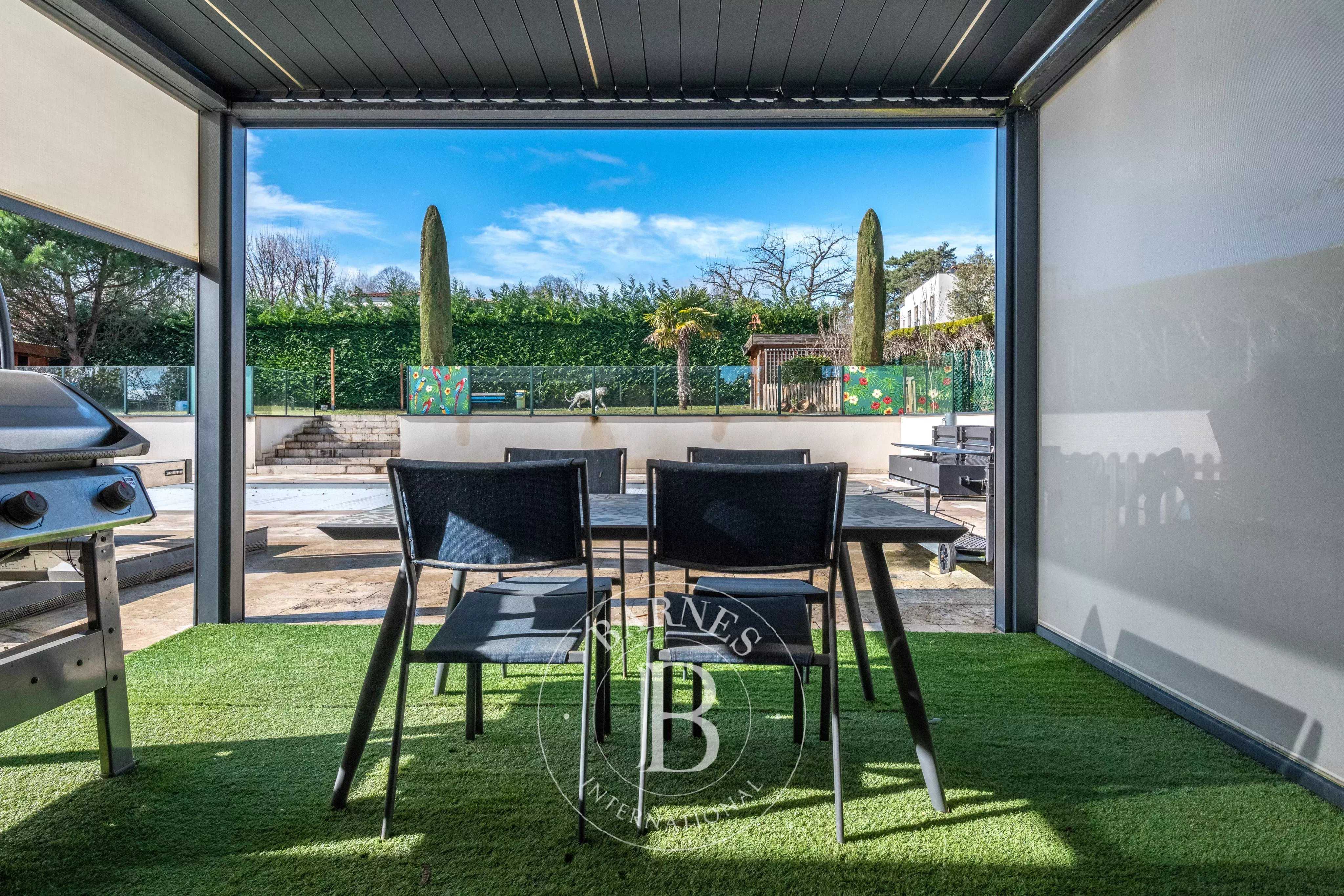 Saint-Cyr-au-Mont-d'Or  - Propriété 6 Pi&egrave;ces 3 Chambres