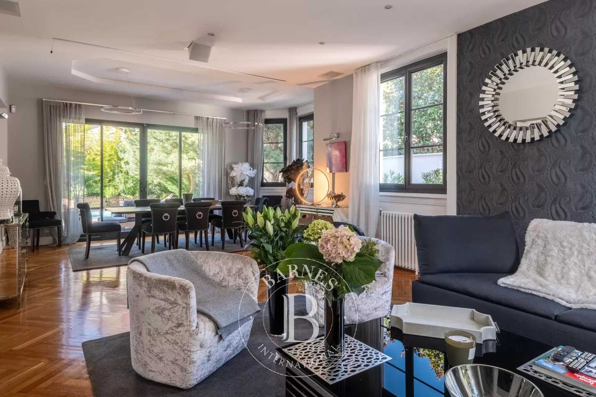 Bron  - Casa 7 Cuartos 4 Habitaciones