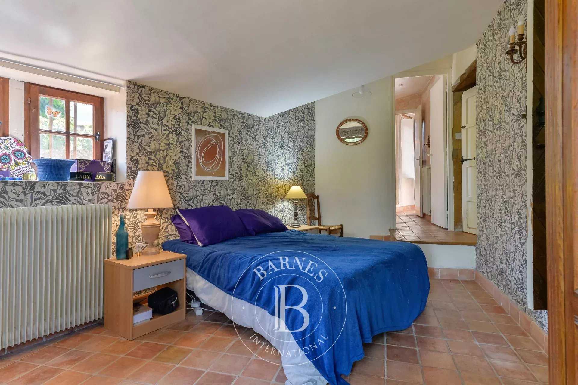 Savigny  - Maison 14 Pi&egrave;ces 9 Chambres