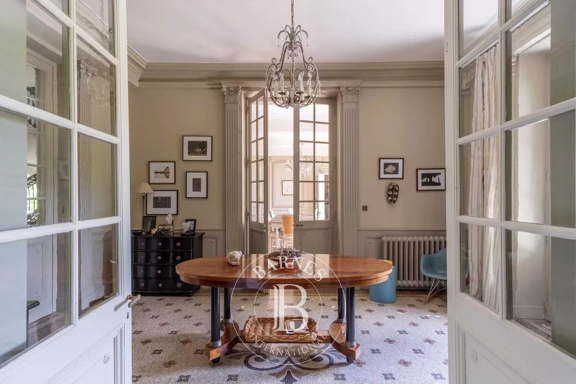 Montmerle-sur-Saône  - Castle 7 Bedrooms