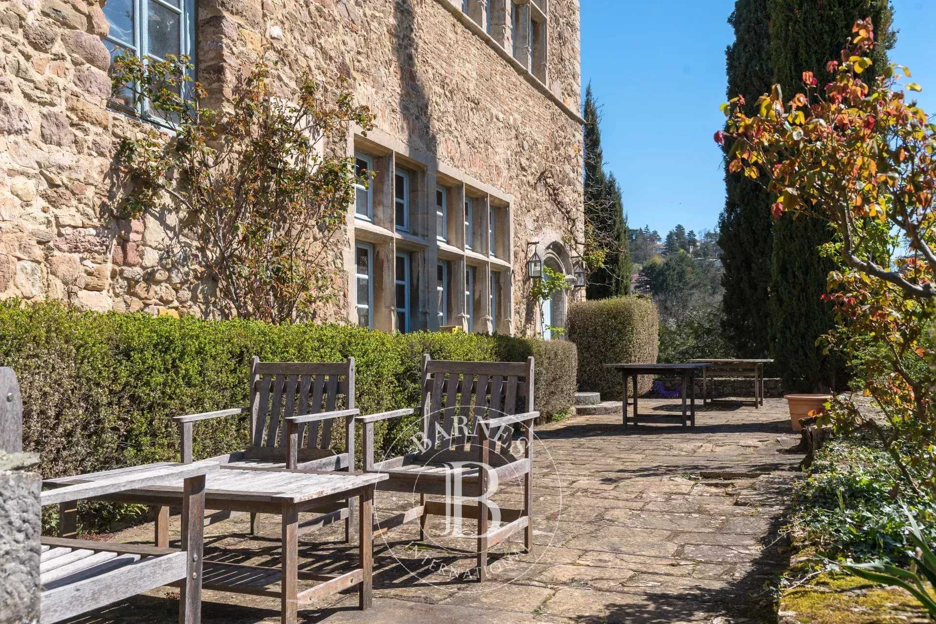 Limonest  - Propriété 20 Pièces 4 Chambres