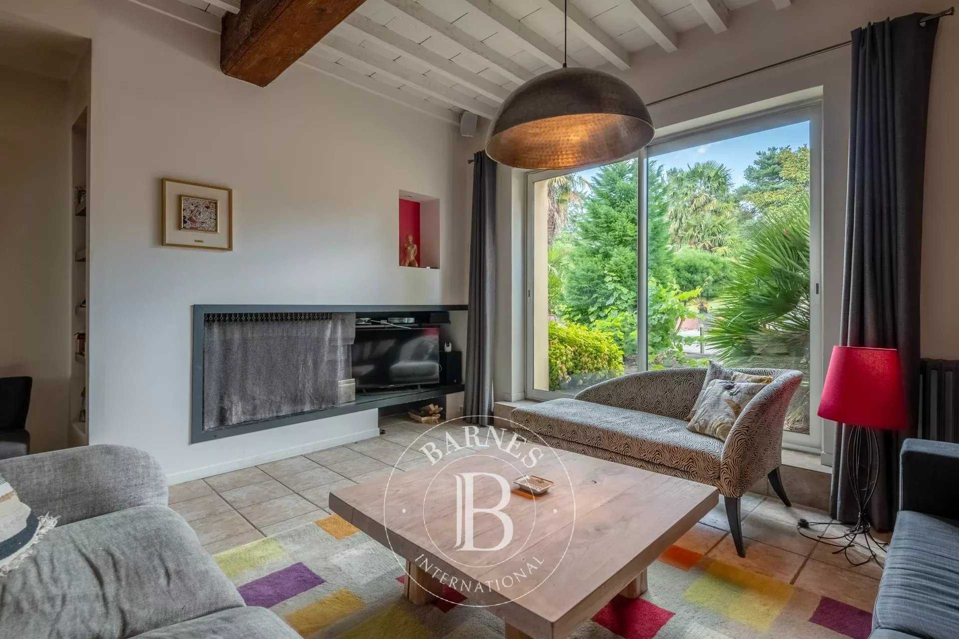 Fareins  - Maison 7 Pi&egrave;ces 6 Chambres