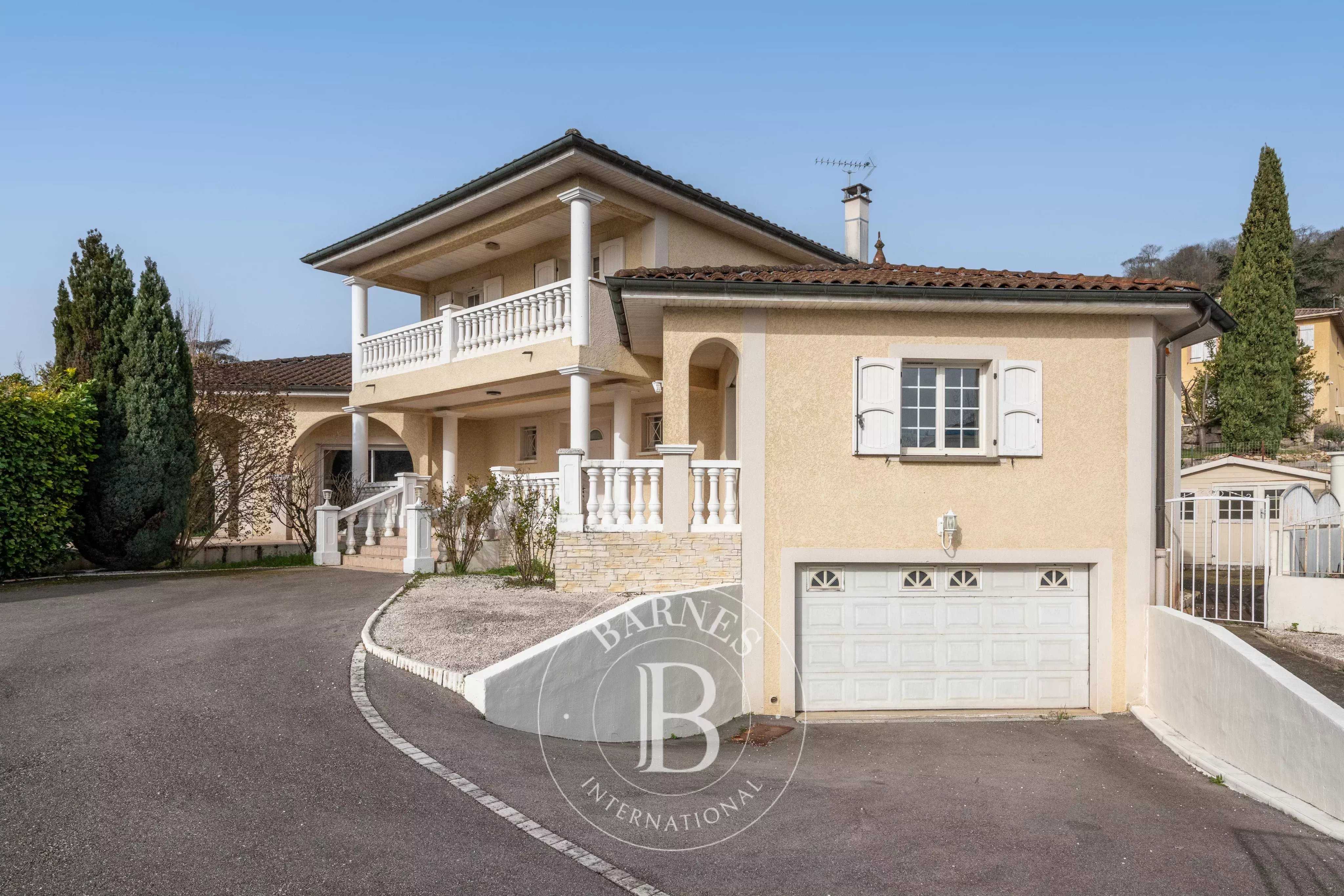 Neyron  - Maison 7 Pi&egrave;ces 5 Chambres