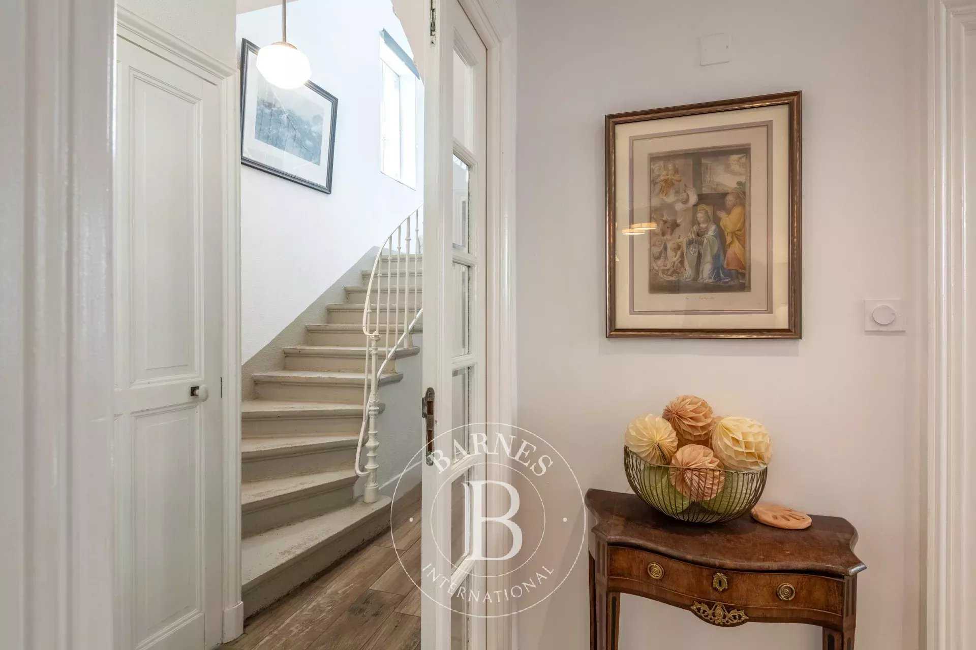 Oullins-Pierre-Bénite  - Maison 7 Pi&egrave;ces 5 Chambres