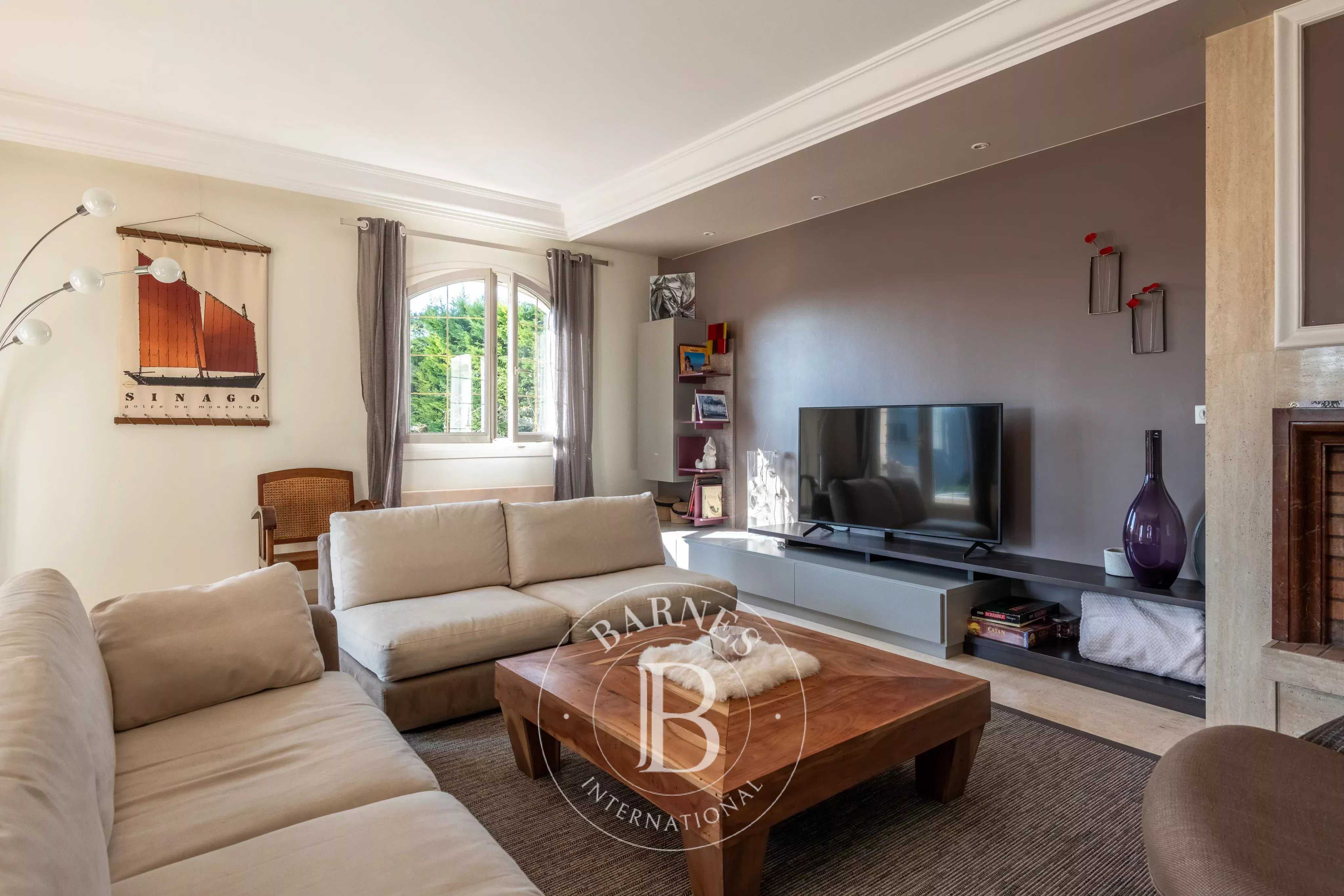 Limonest  - Maison 7 Pi&egrave;ces 4 Chambres