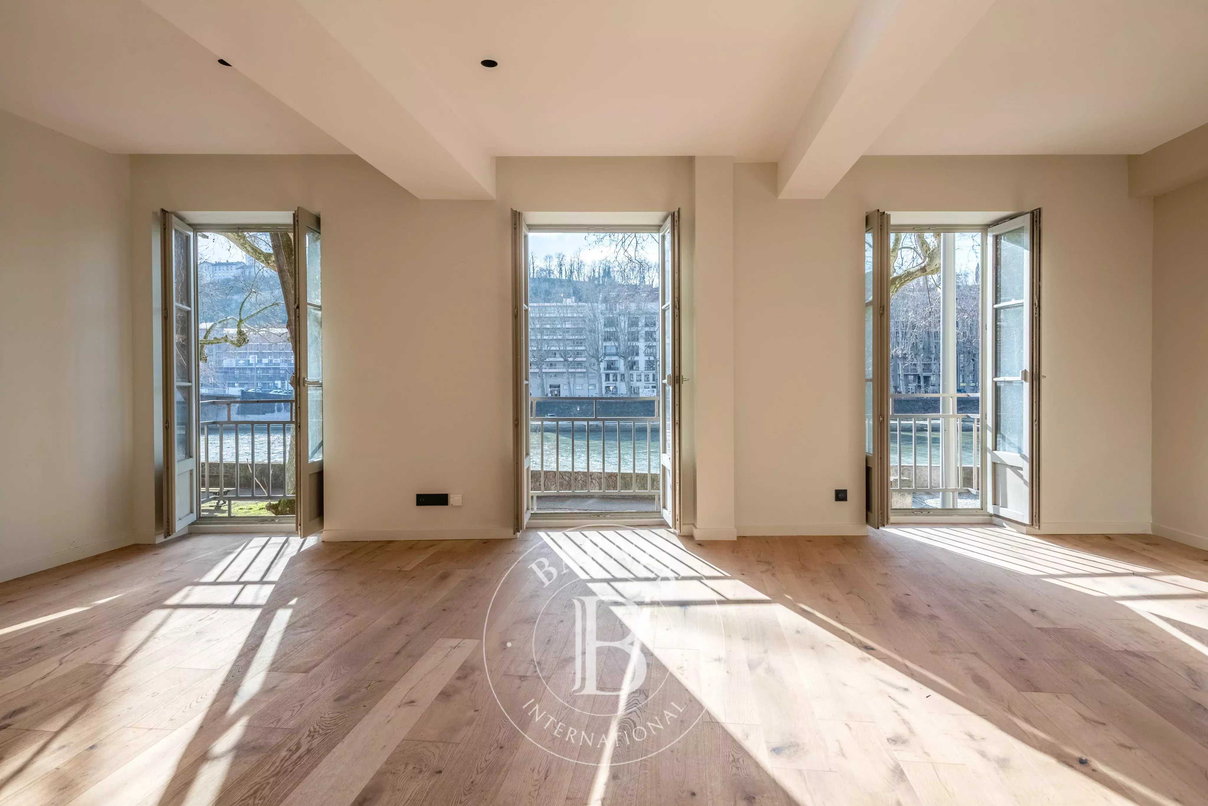 Lyon  - Appartement 4 Pi&egrave;ces 2 Chambres