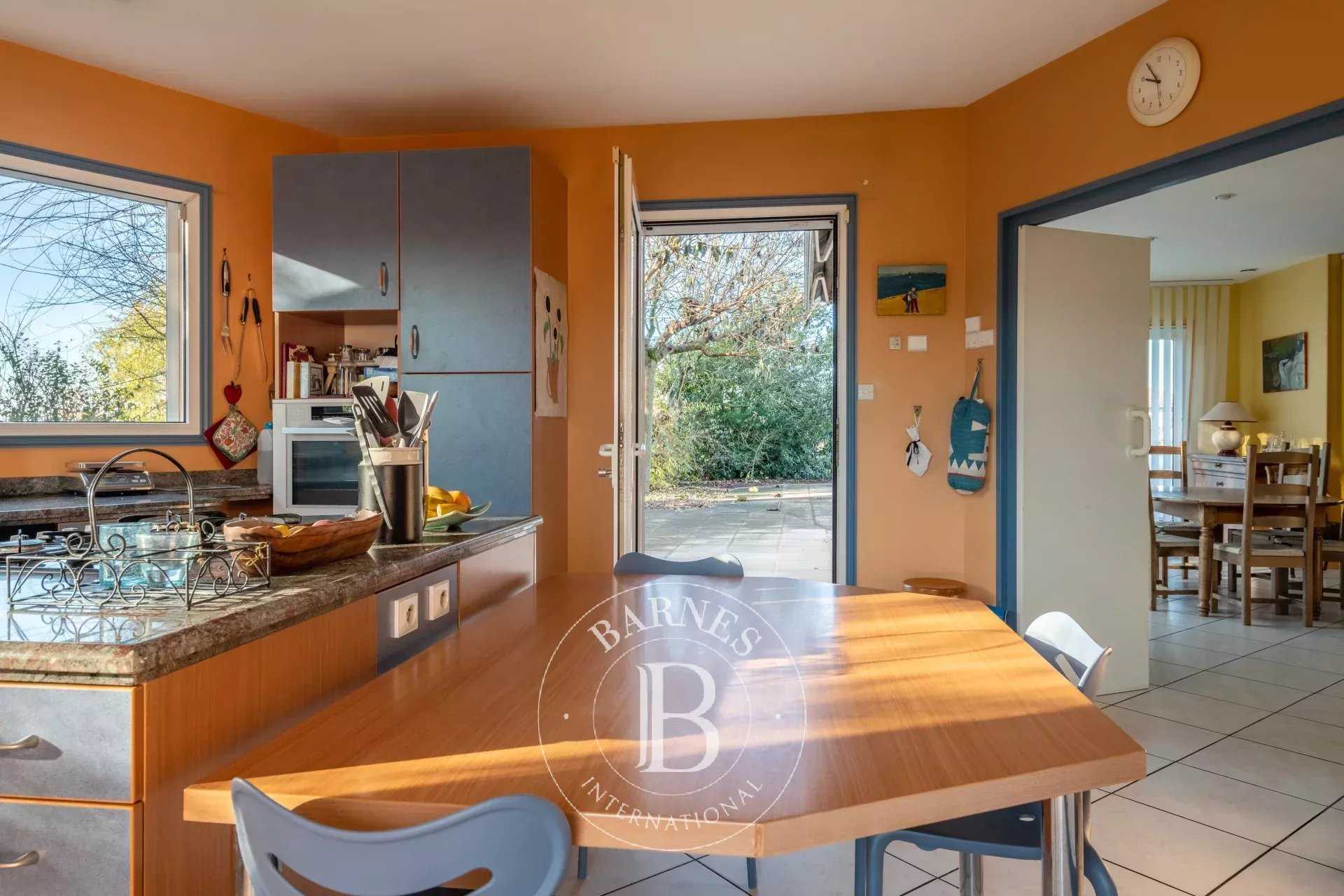 Chaleins  - House 6 Bedrooms