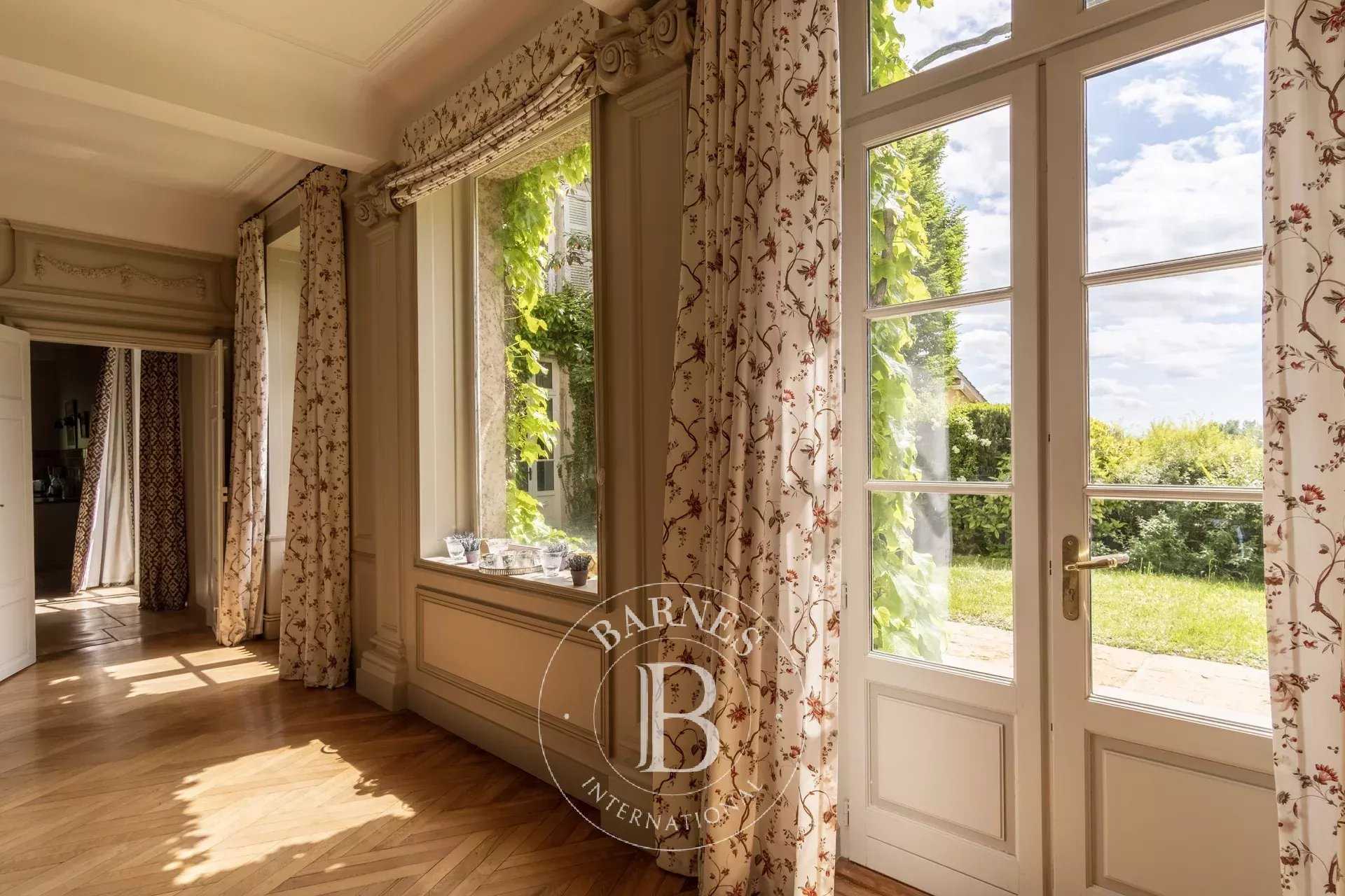 Montmerle-sur-Saône  - Castle 7 Bedrooms