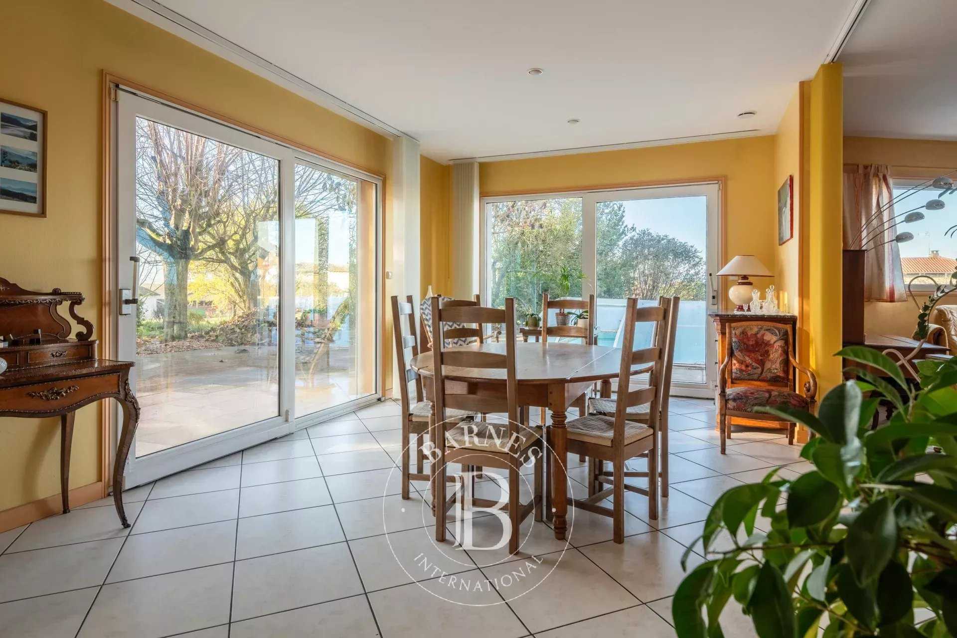 Chaleins  - House 6 Bedrooms