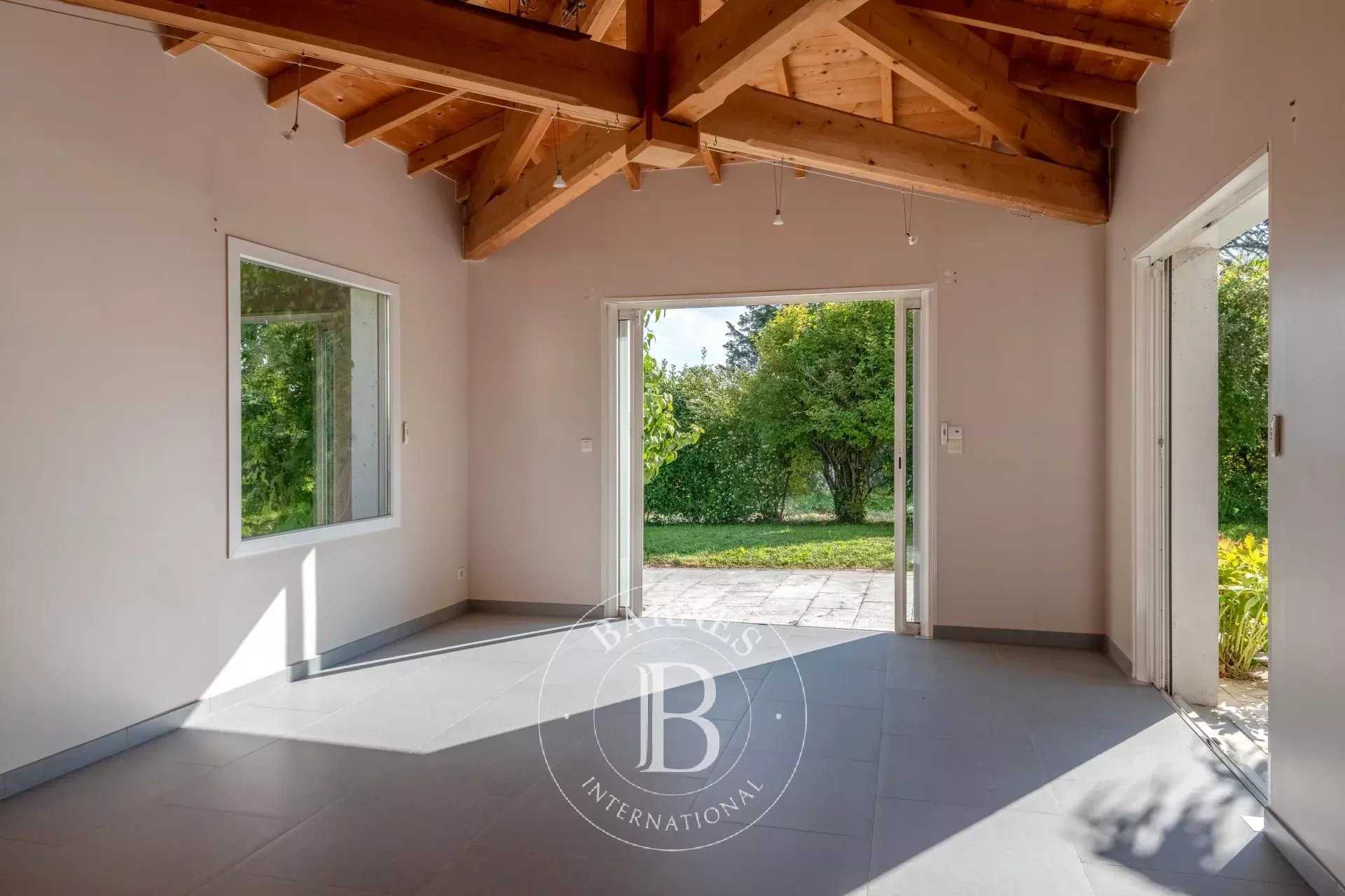 Écully  - Maison 7 Pi&egrave;ces 4 Chambres