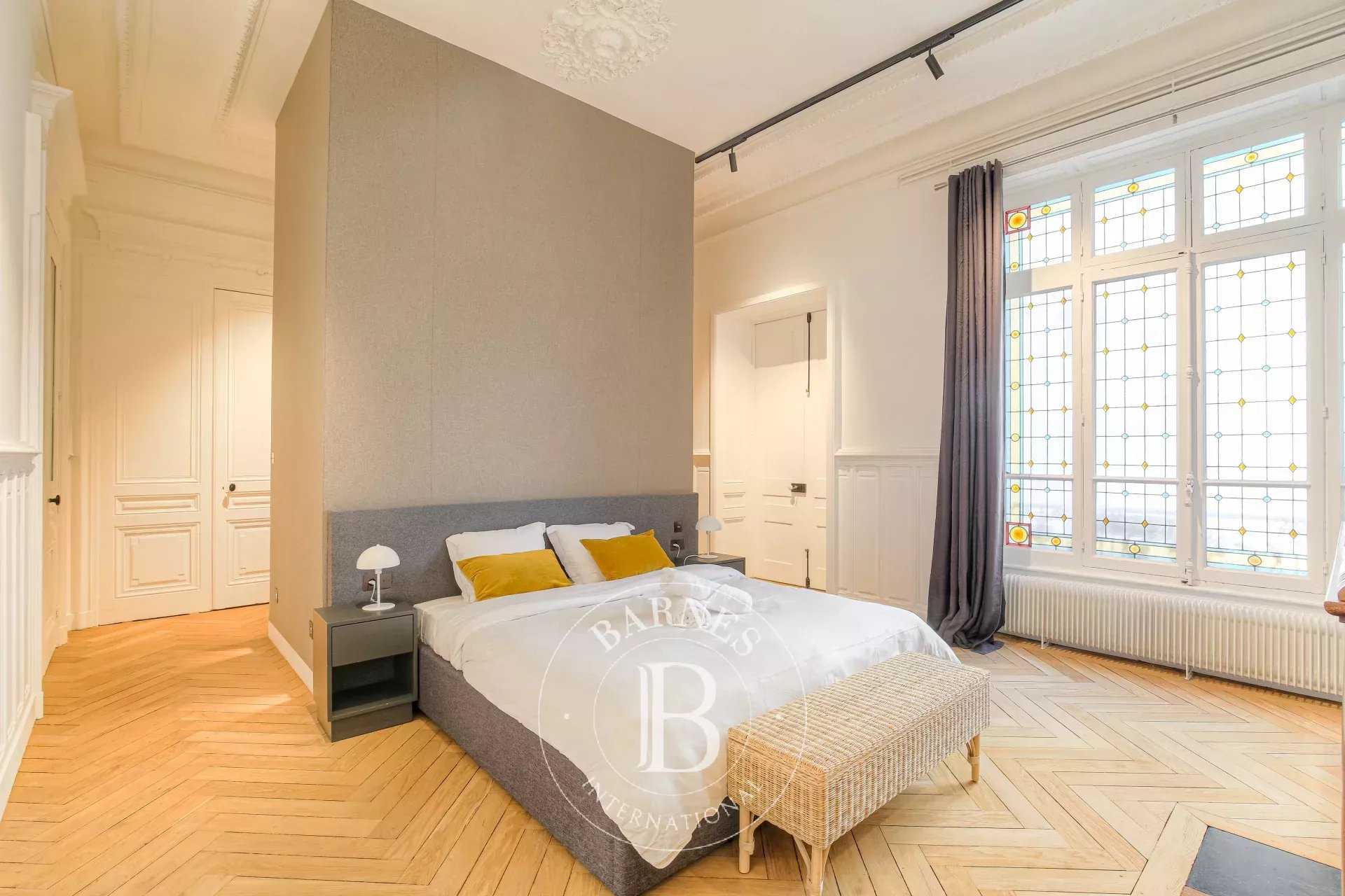 Lyon  - Apartment 5 Bedrooms