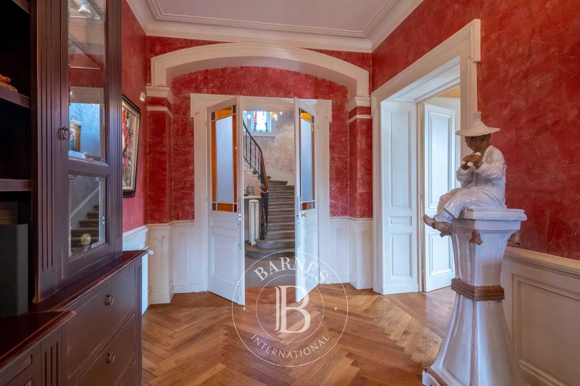 Dommartin  - Propriété 16 Pi&egrave;ces 9 Chambres