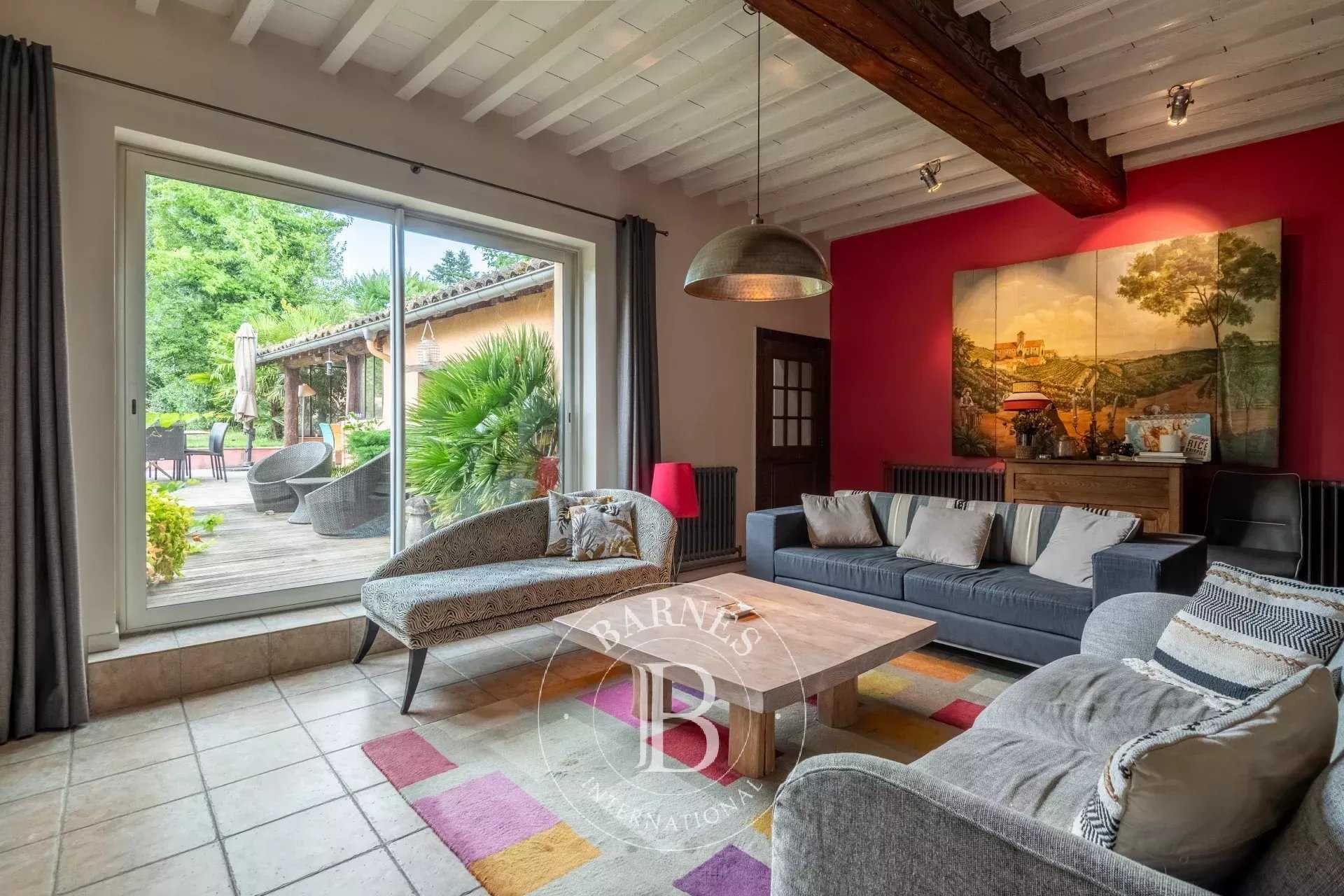 Fareins  - Maison 7 Pi&egrave;ces 6 Chambres