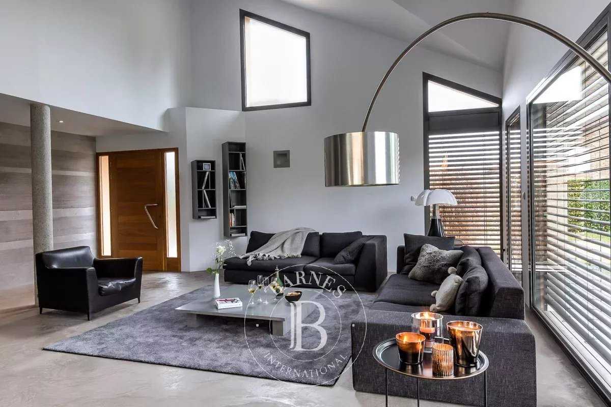 Lyon  - Maison 7 Pi&egrave;ces 5 Chambres