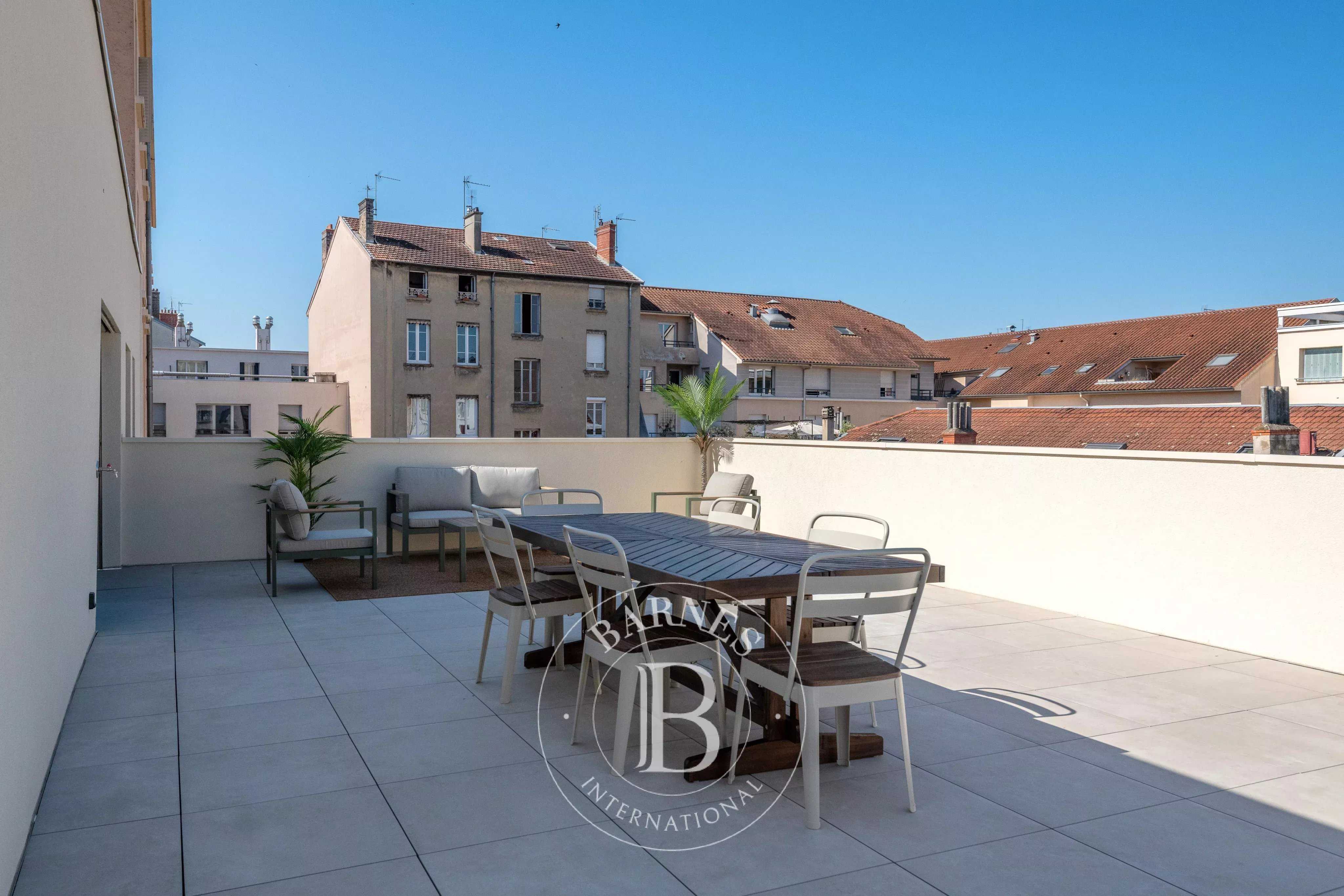 Villeurbanne  - Appartement 5 Pi&egrave;ces 4 Chambres