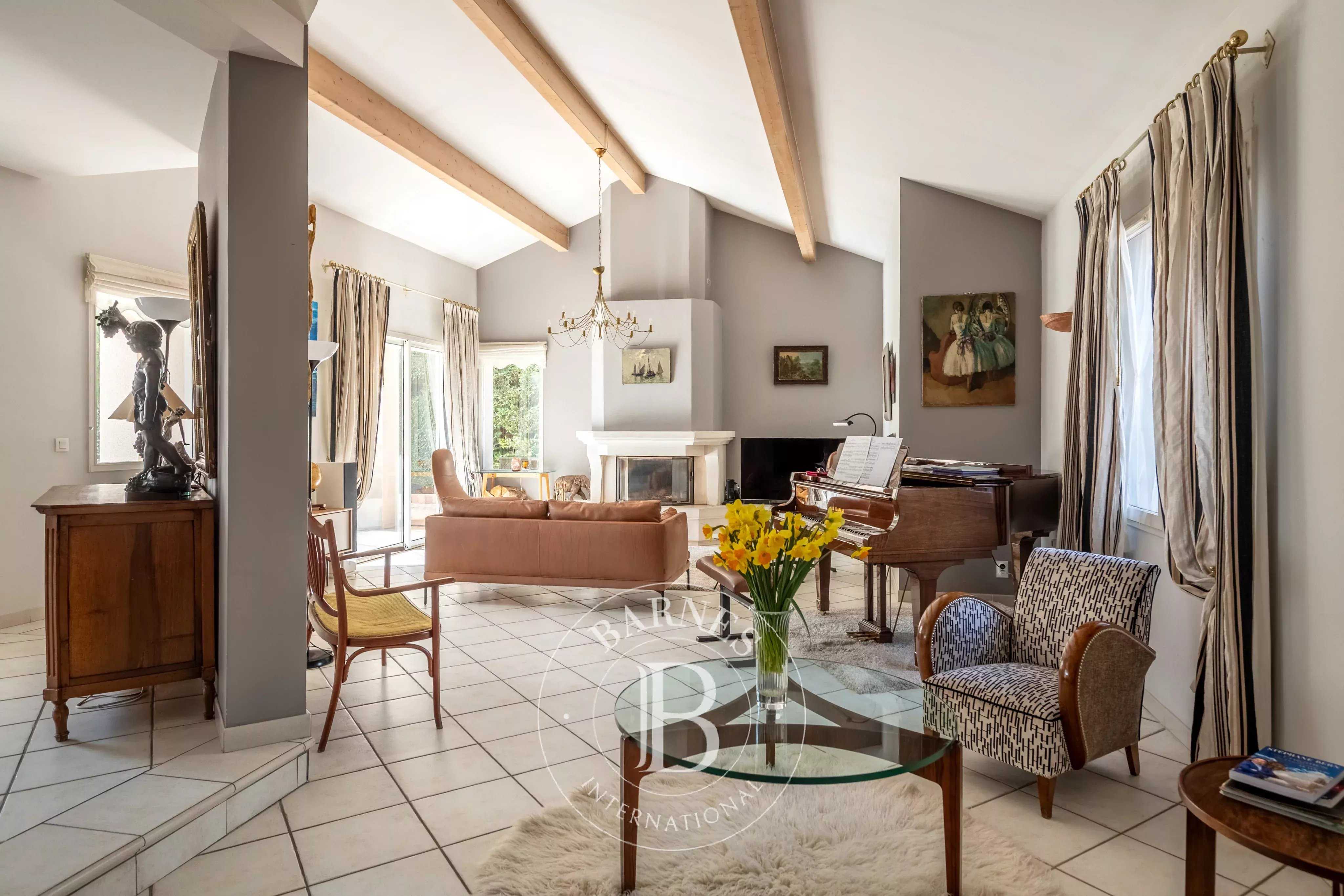 Écully  - Maison 6 Pi&egrave;ces 4 Chambres