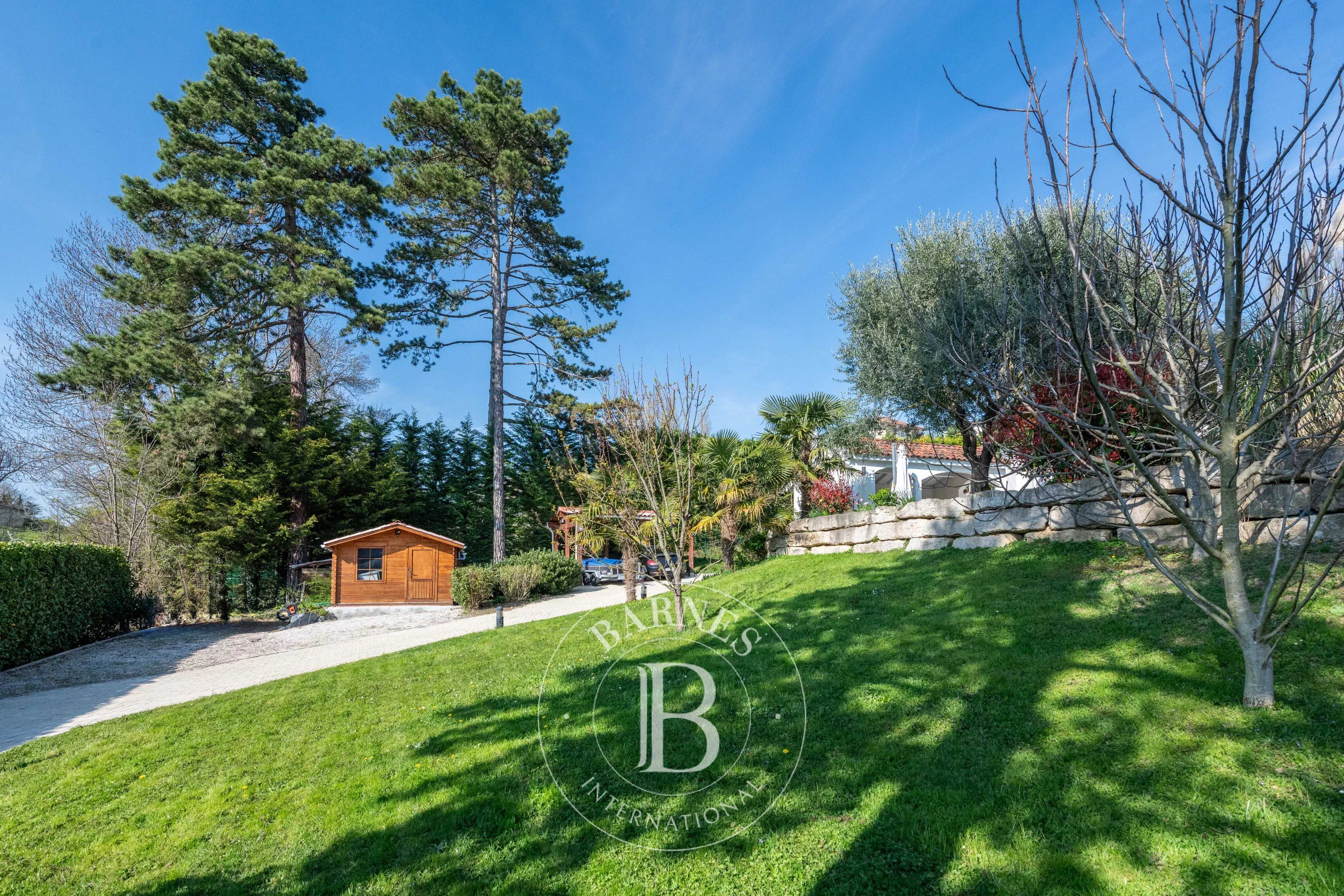 Limonest  - Maison 7 Pi&egrave;ces 4 Chambres