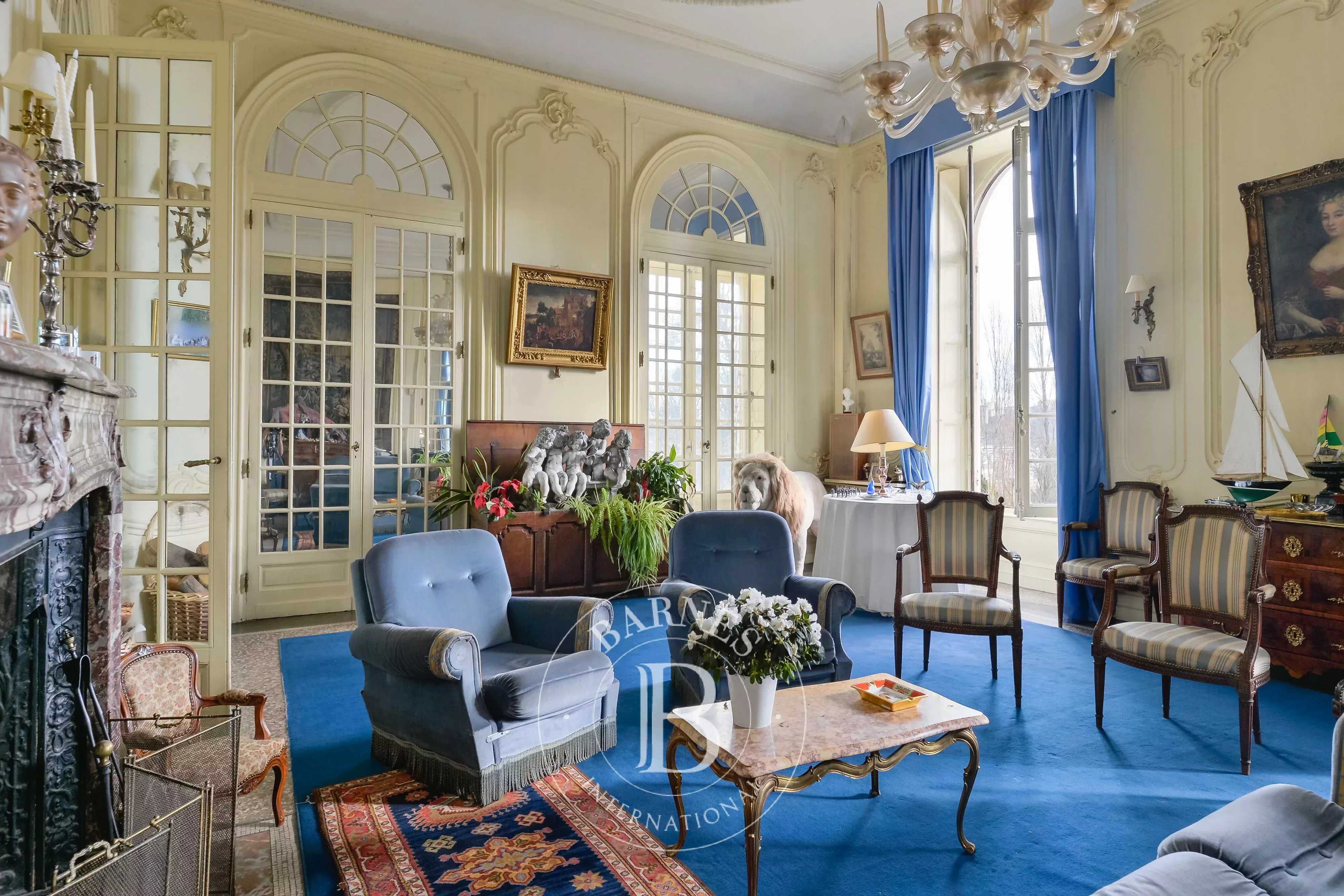 Écully  - Propriété 18 Pi&egrave;ces 14 Chambres