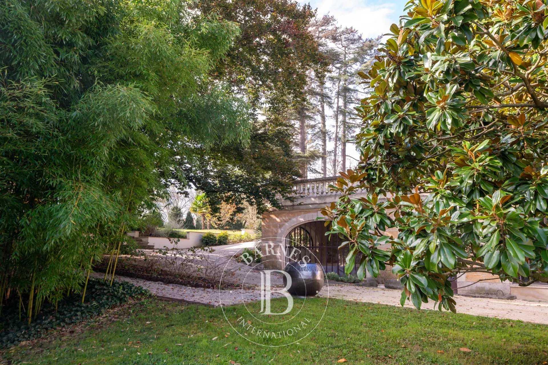 Dommartin  - Property 9 Bedrooms