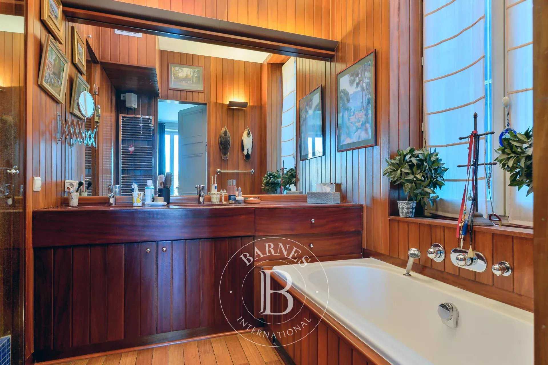 Lyon  - Appartement 6 Pi&egrave;ces 5 Chambres