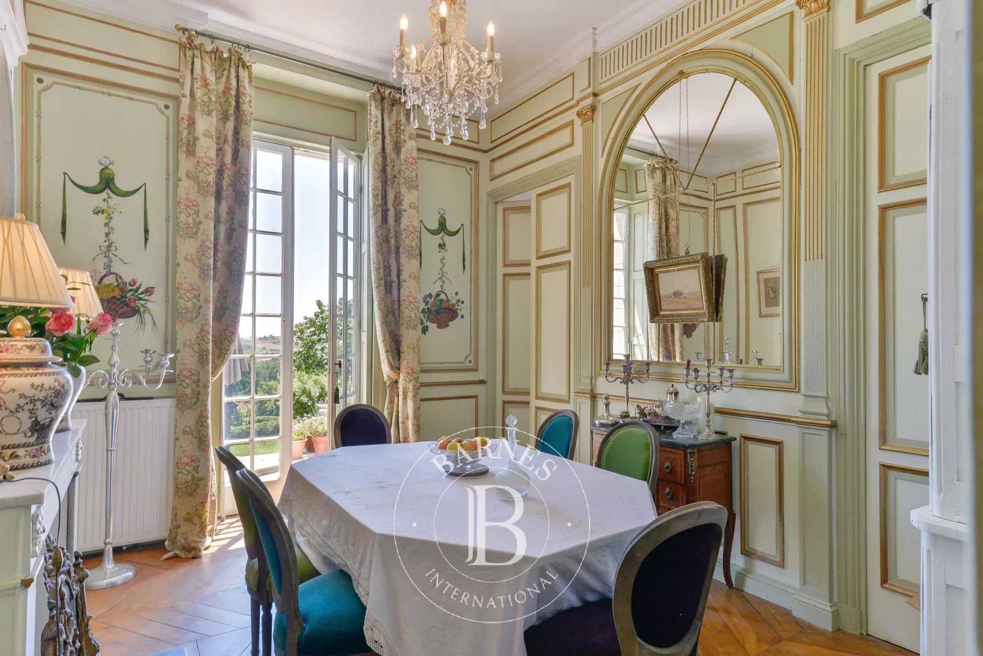 Vaugneray  - Property 7 Bedrooms