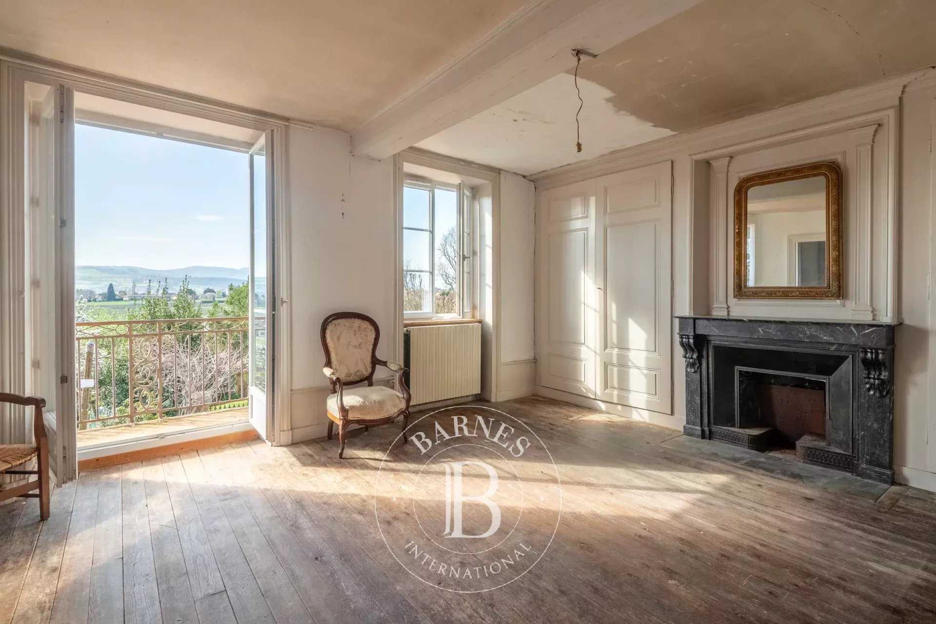 Saint-Germain-Nuelles  - Maison 9 Pi&egrave;ces 5 Chambres