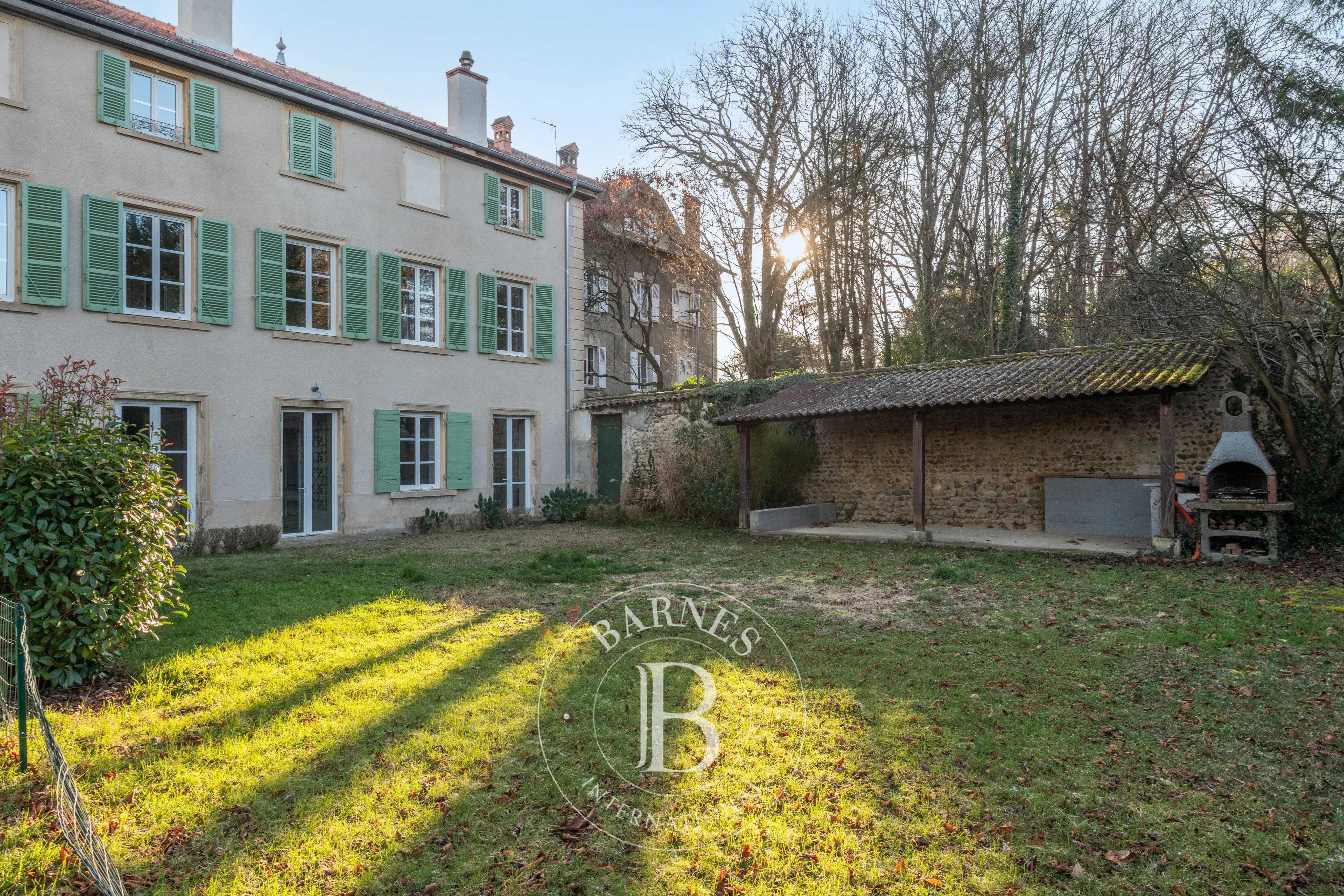 Vernaison  - Maison 14 Pi&egrave;ces 9 Chambres
