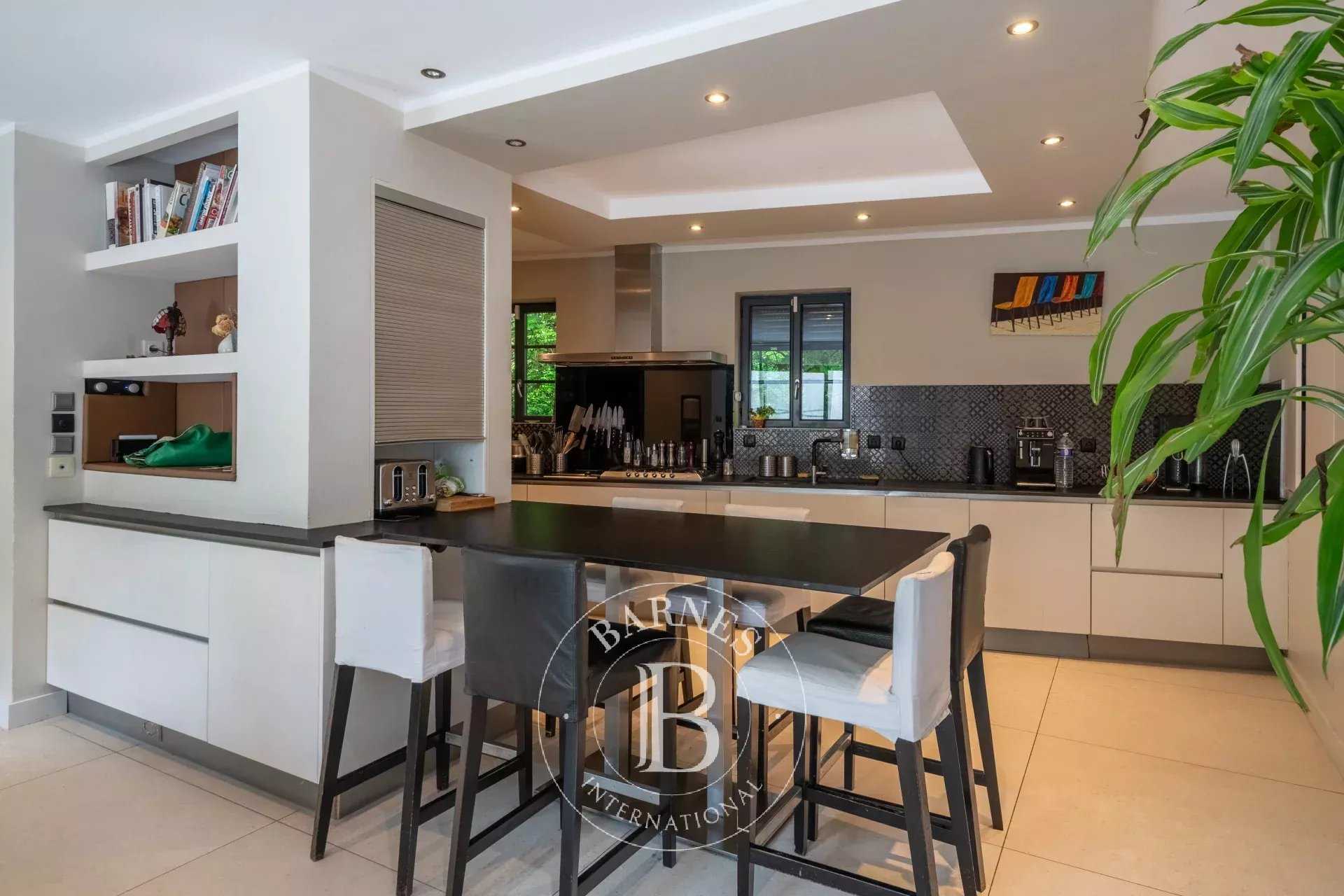 Caluire-et-Cuire  - House 6 Bedrooms