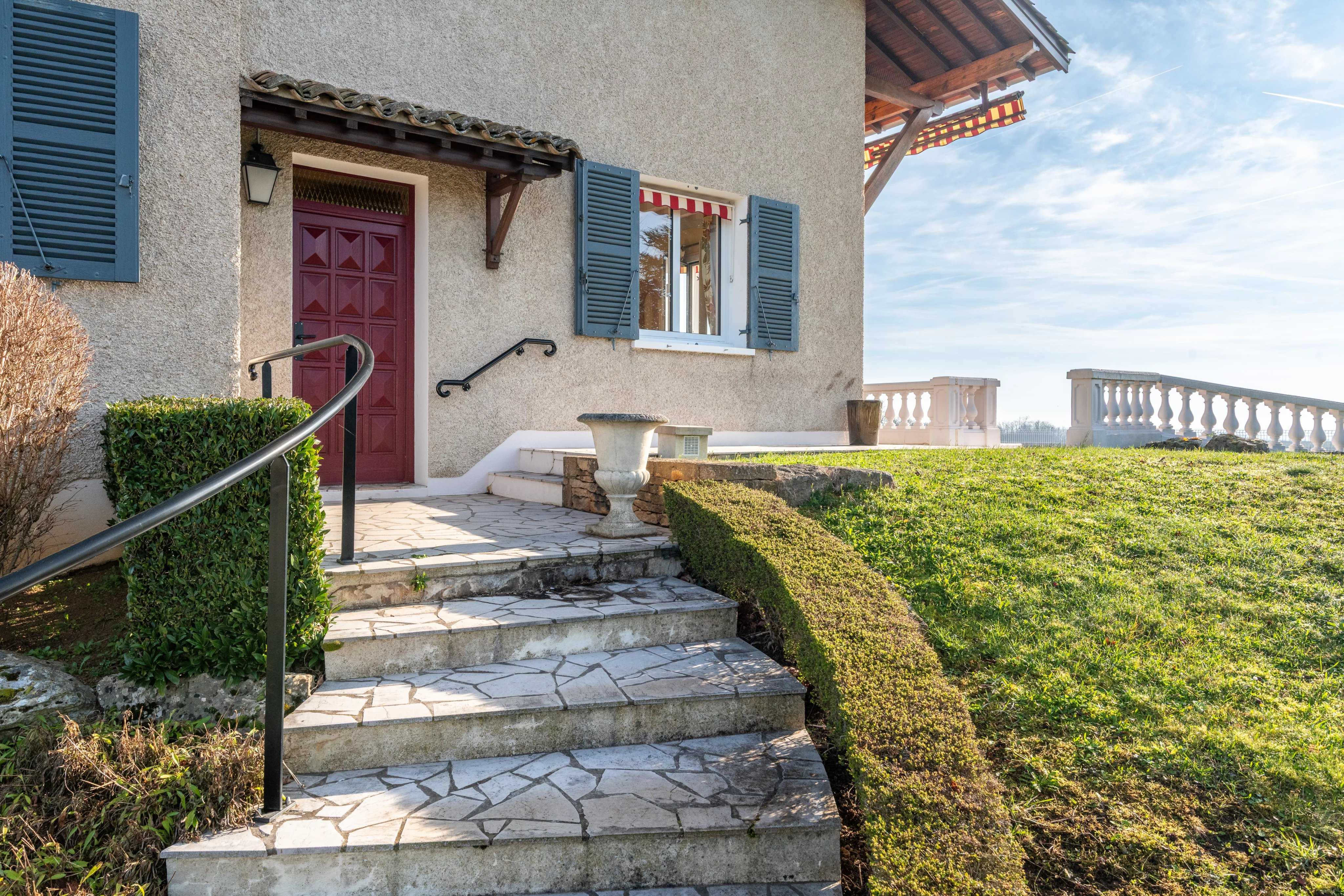 Lancié  - Maison 4 Pi&egrave;ces 3 Chambres