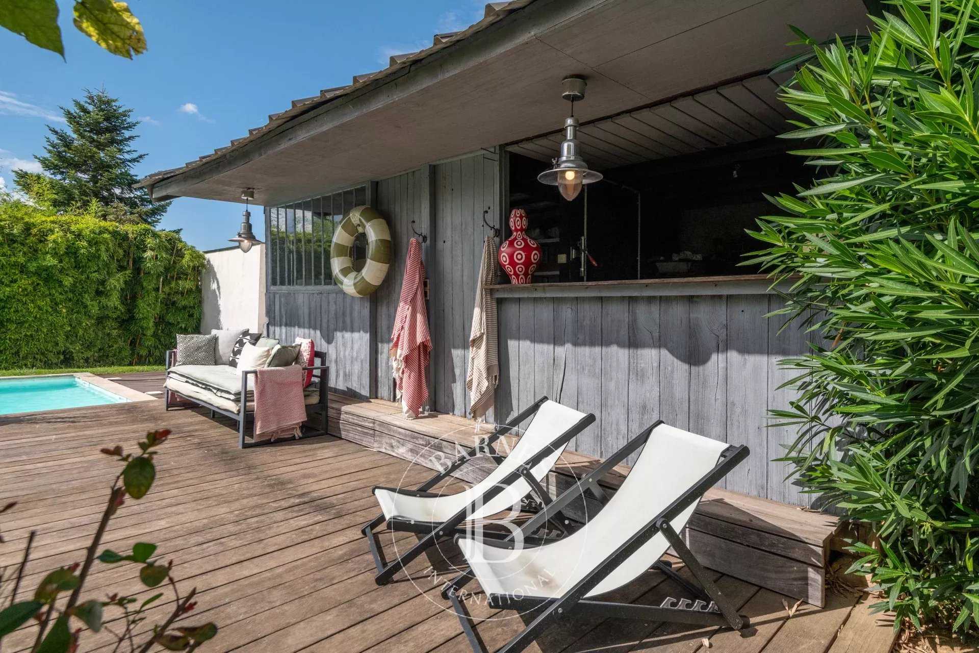 Limonest  - Maison 8 Pi&egrave;ces 6 Chambres