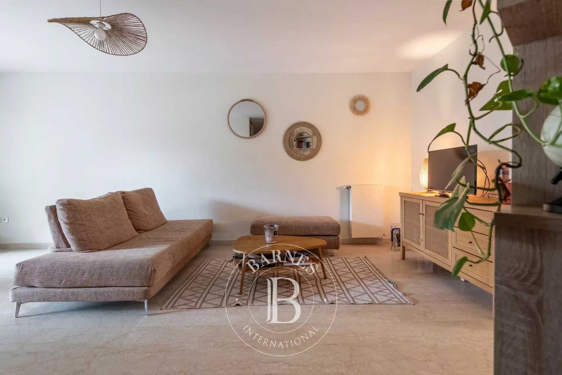 Tassin-la-Demi-Lune  - Apartment 2 Bedrooms