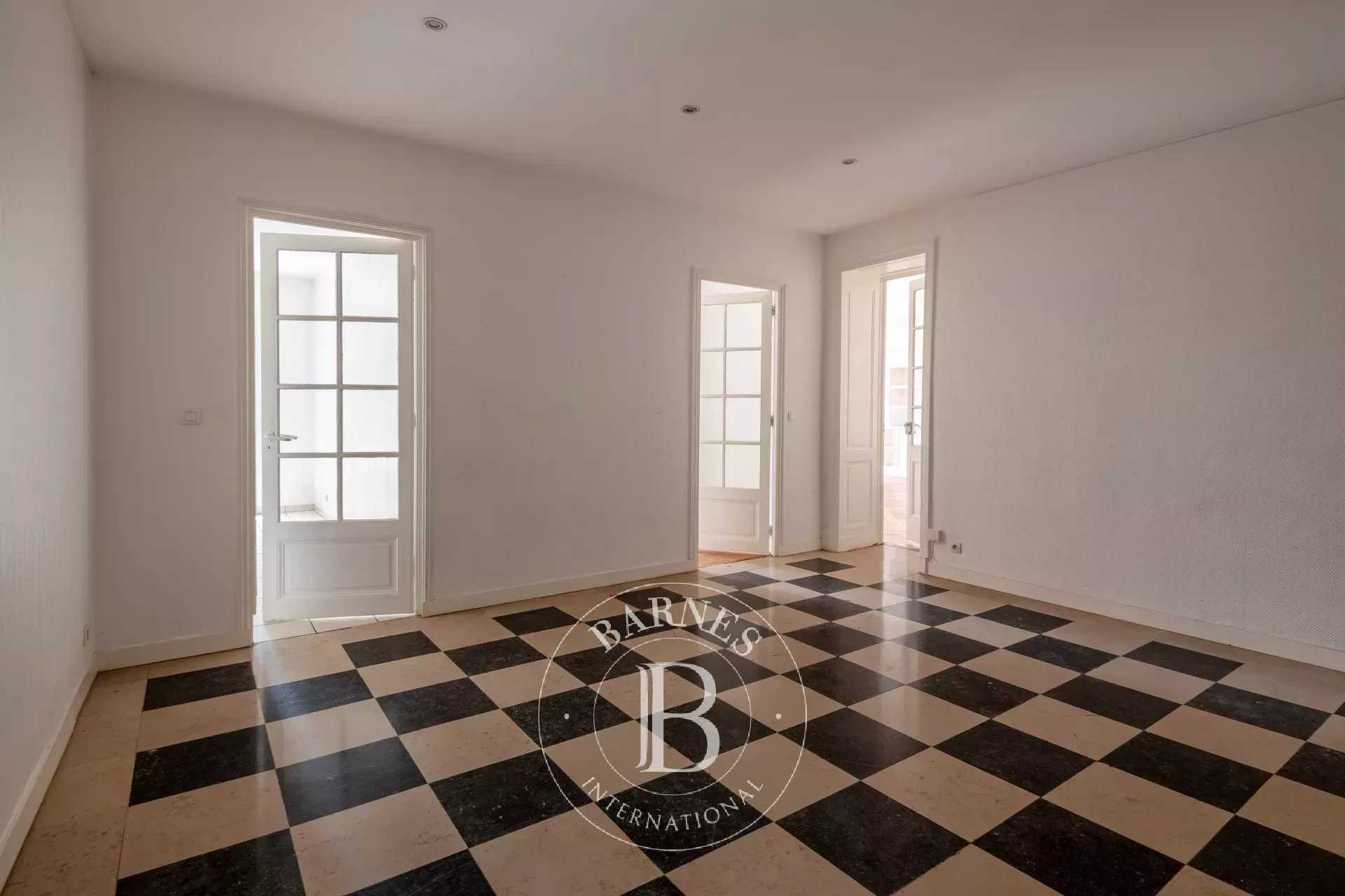 Lyon  - Apartment 3 Bedrooms