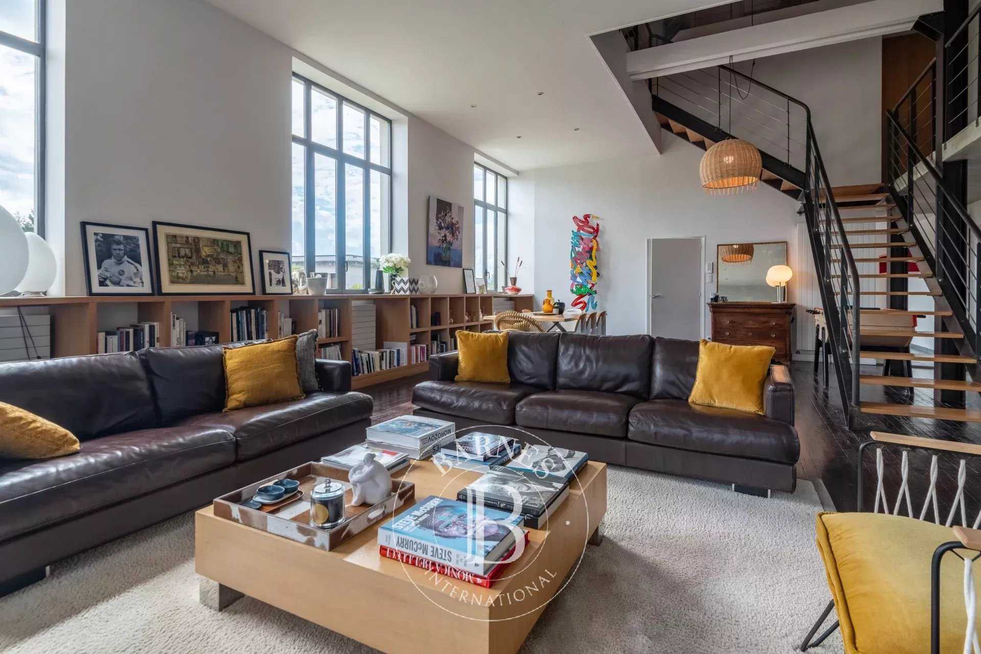 Limonest  - Maison 8 Pi&egrave;ces 6 Chambres