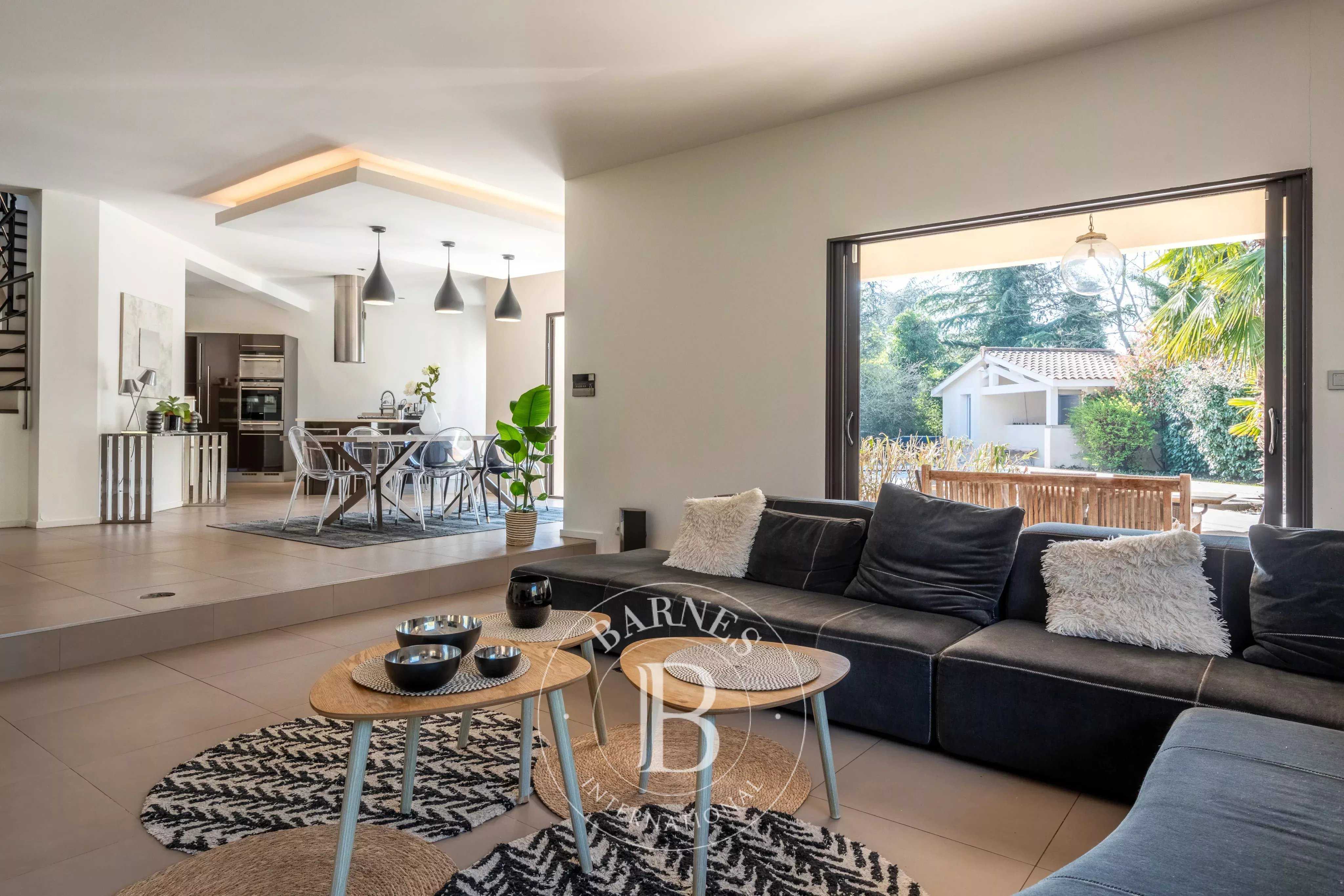 Dommartin  - Maison 5 Pi&egrave;ces 4 Chambres