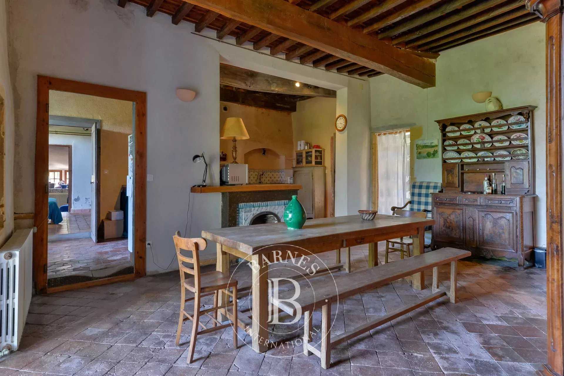 Savigny  - Maison 14 Pi&egrave;ces 9 Chambres