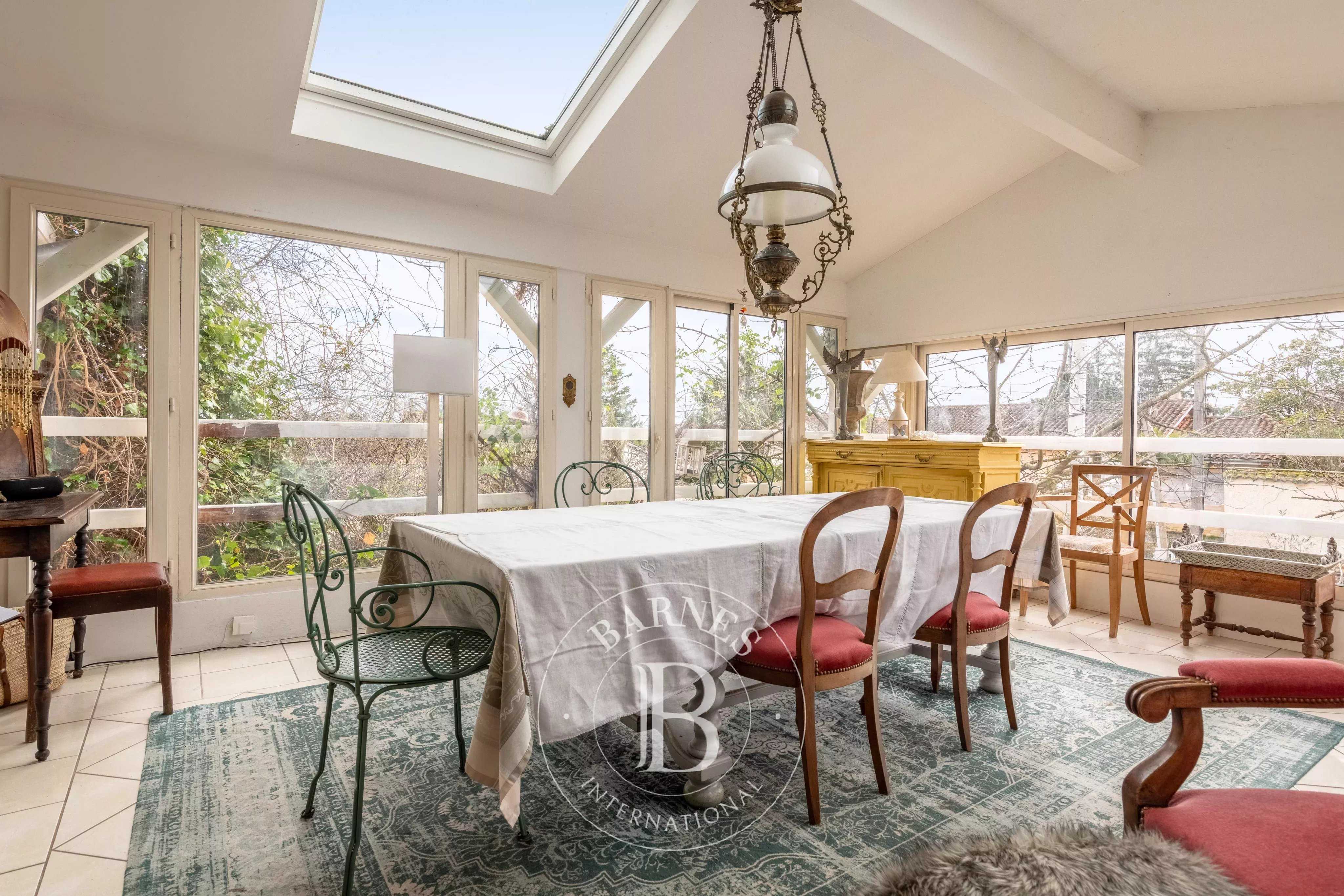 Montanay  - Maison de village 9 Pi&egrave;ces 9 Chambres