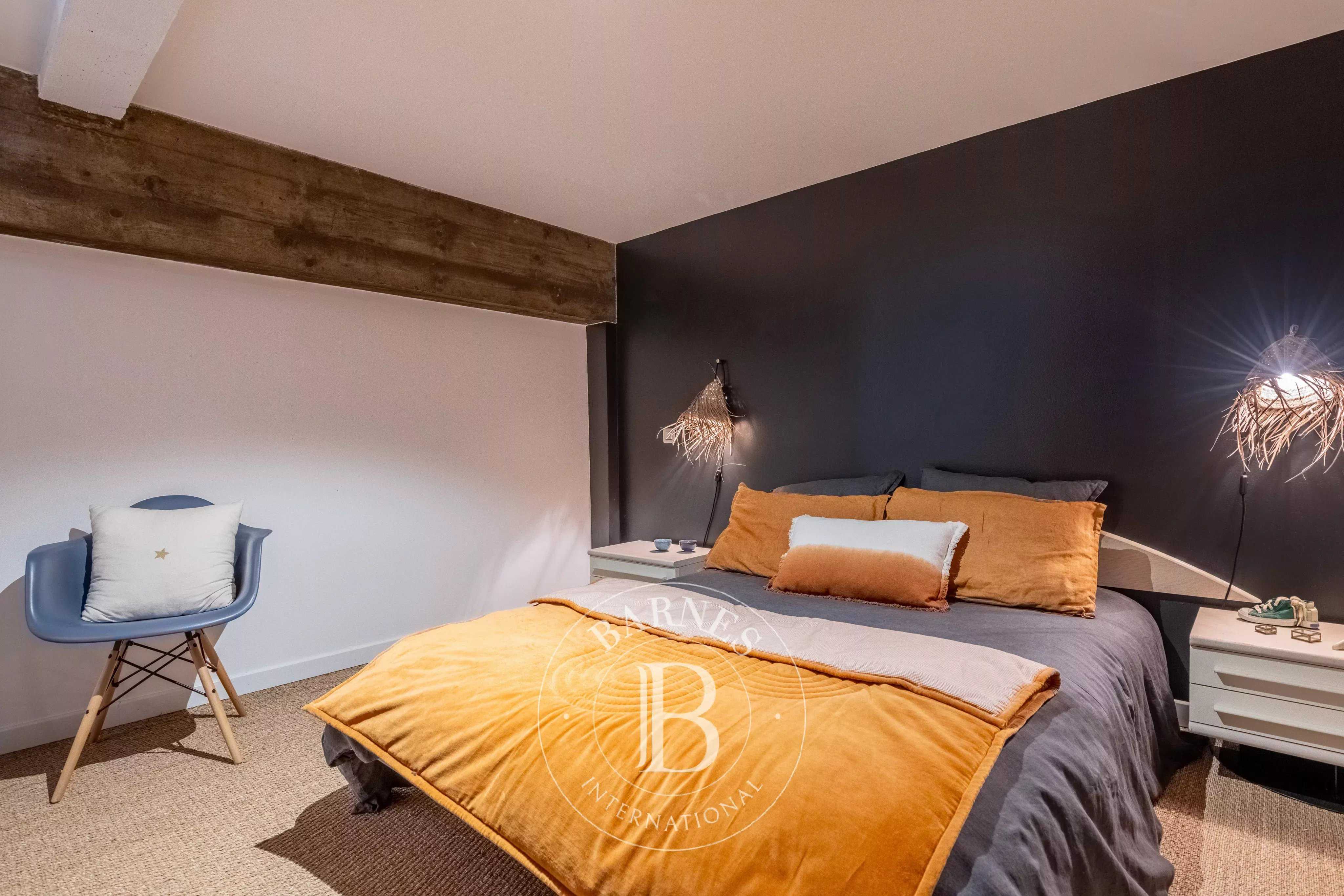 Oullins-Pierre-Bénite  - Appartement 6 Pi&egrave;ces 3 Chambres