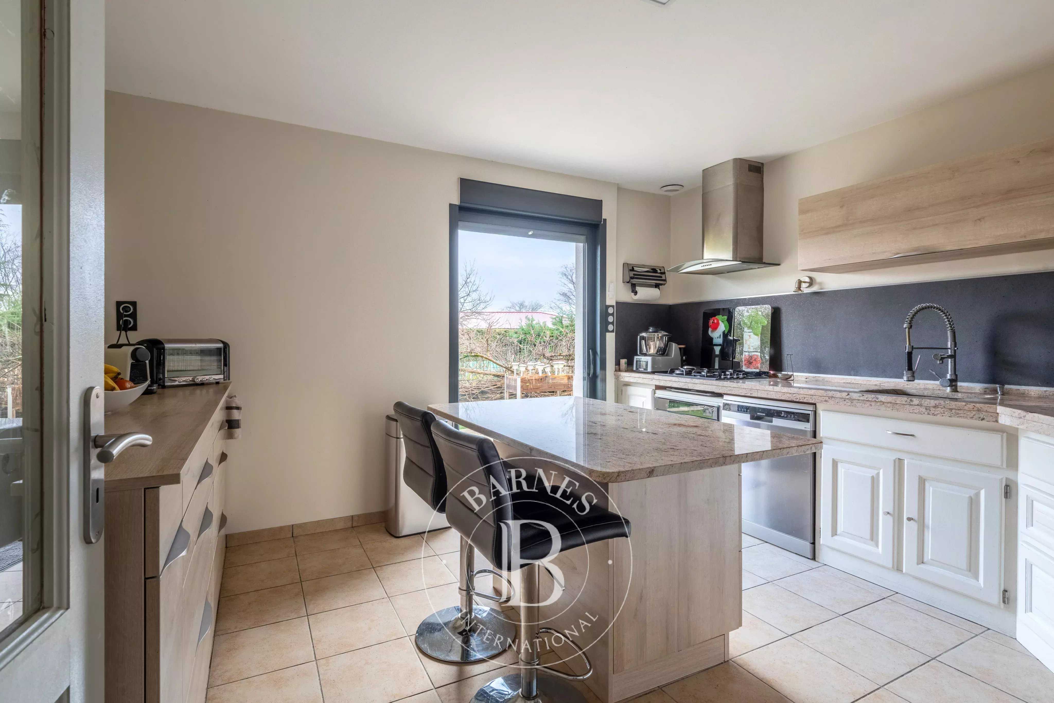 Grézieu-la-Varenne  - Maison 6 Pi&egrave;ces 5 Chambres