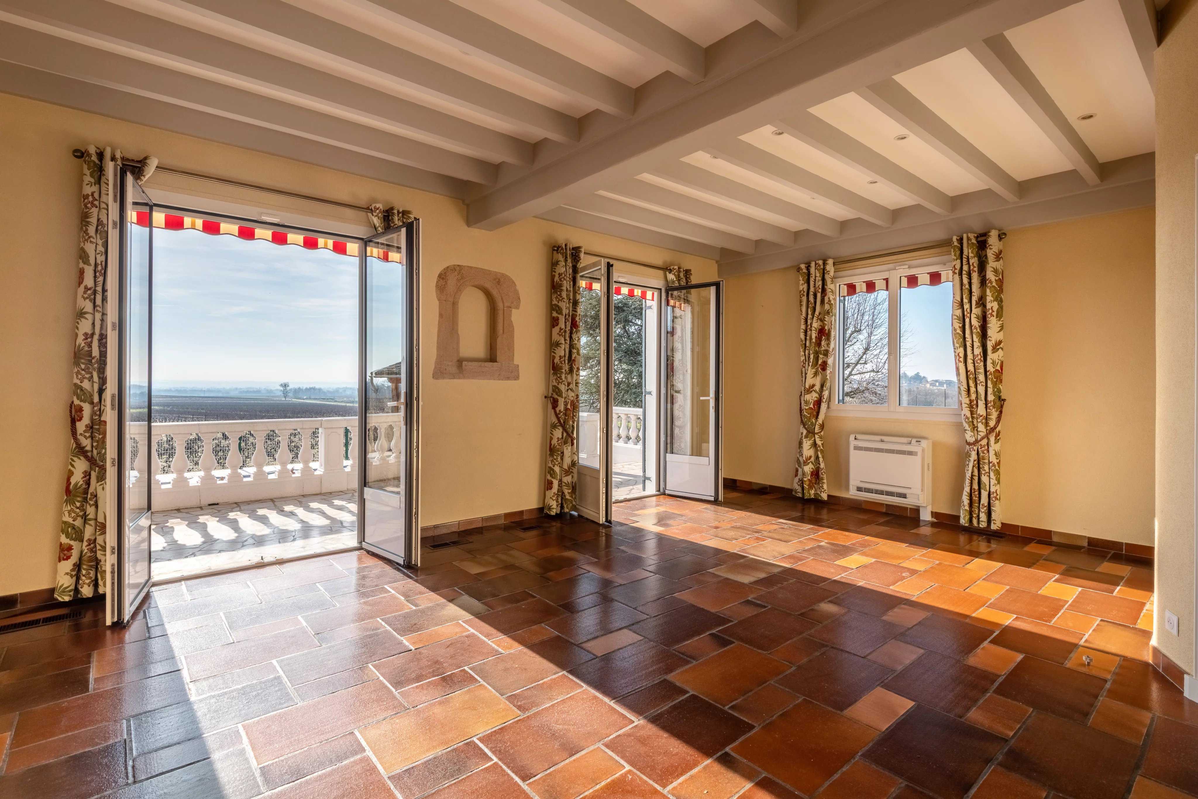 Lancié  - Maison 4 Pi&egrave;ces 3 Chambres