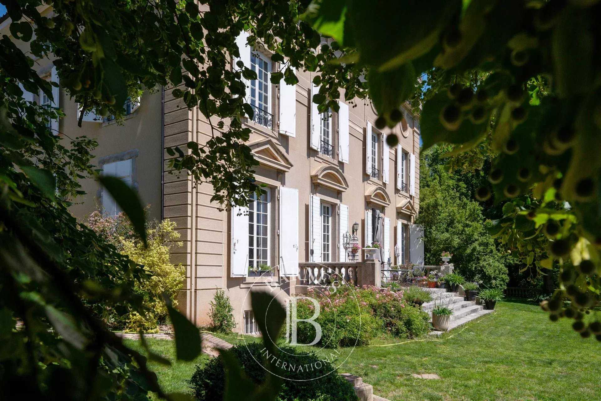 Vaugneray  - Property 7 Bedrooms