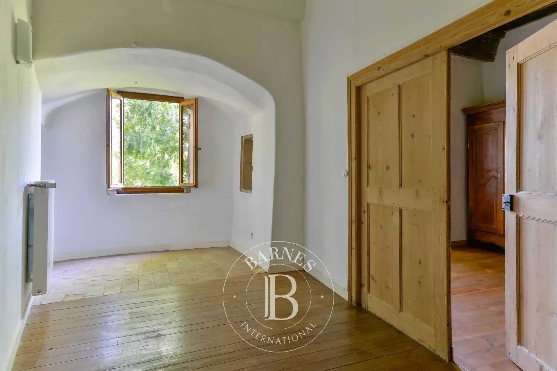 Savigny  - Maison 14 Pi&egrave;ces 9 Chambres