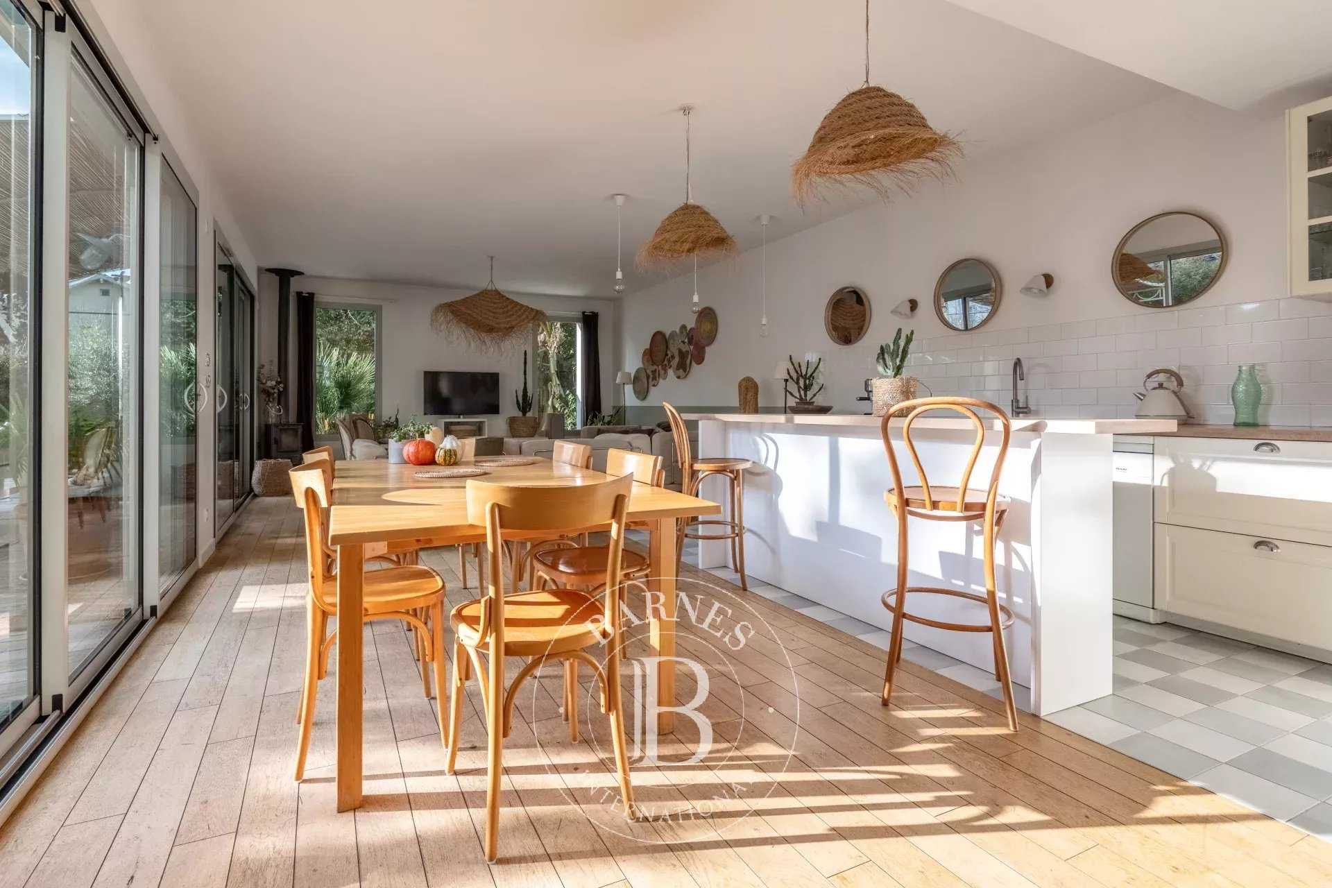 Tassin-la-Demi-Lune  - House 8 Bedrooms