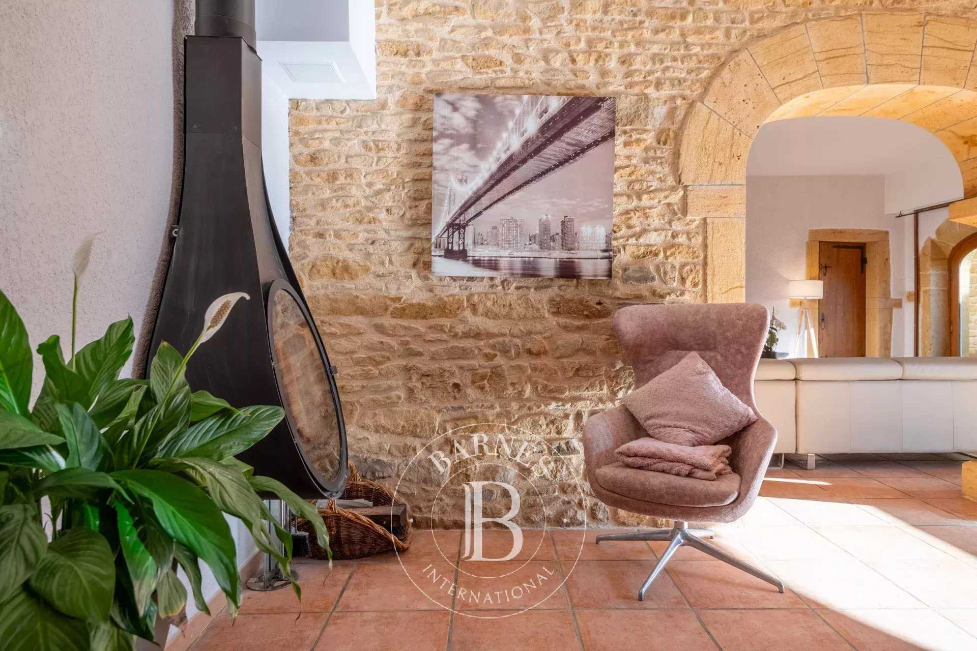 Saint-Germain-Nuelles  - Maison 7 Pièces 4 Chambres