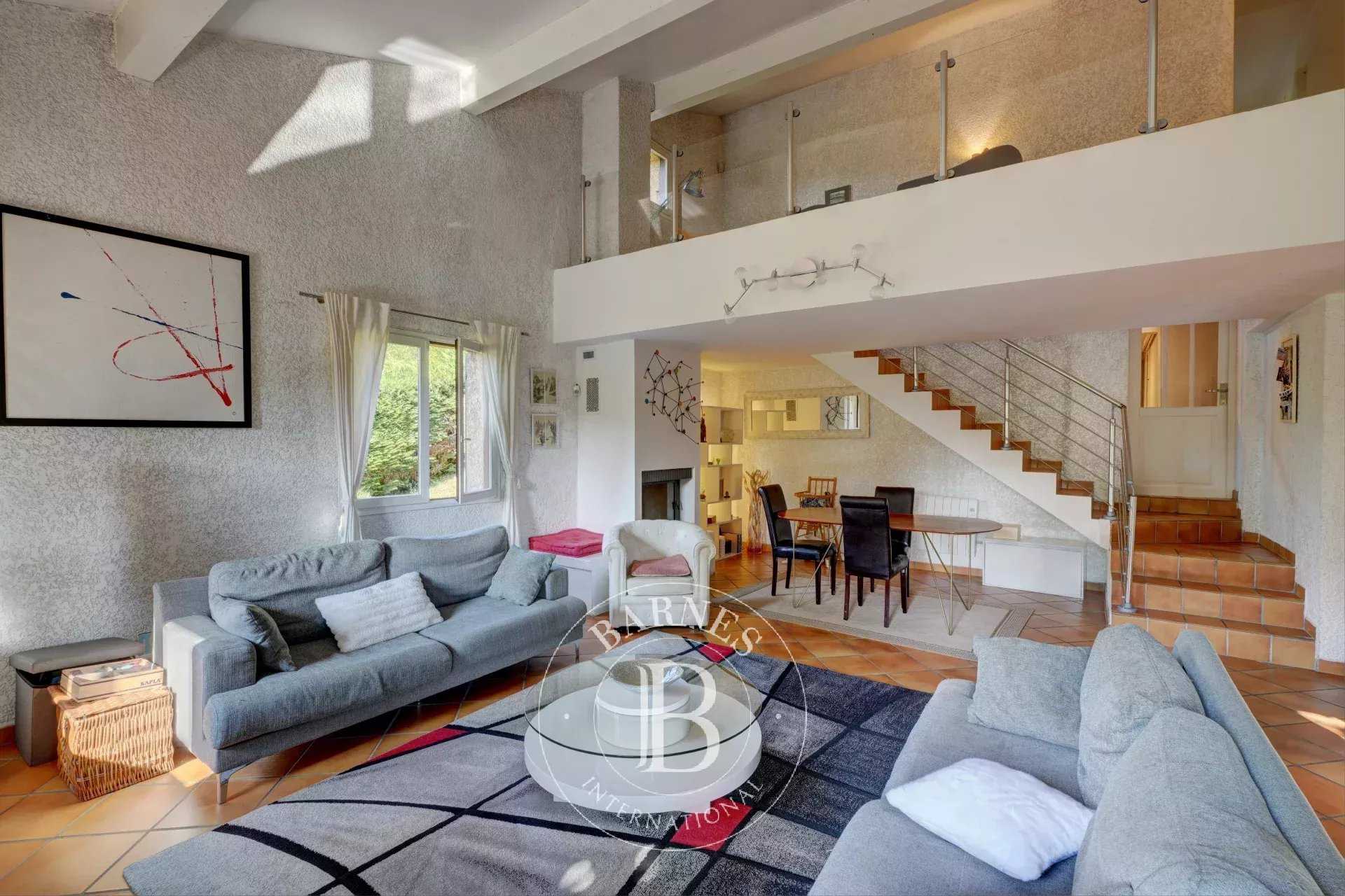 Tassin-la-Demi-Lune  - Maison 5 Pièces 4 Chambres