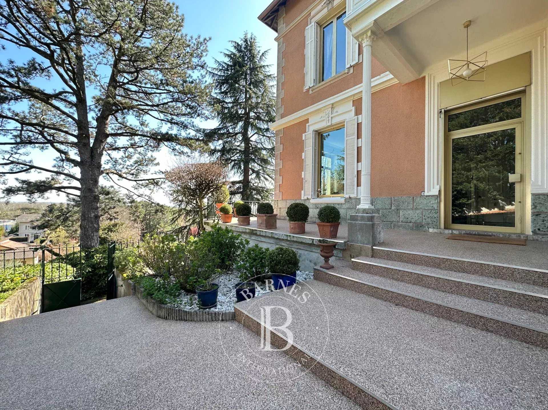 Neyron  - Maison 8 Pi&egrave;ces 6 Chambres