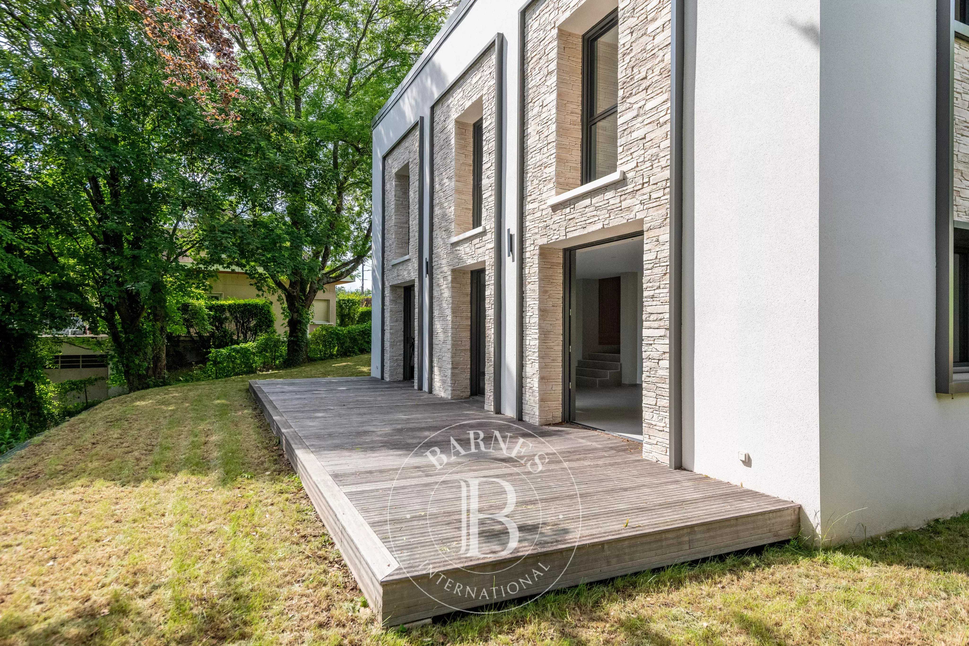 Tassin-la-Demi-Lune  - Maison 5 Pi&egrave;ces 2 Chambres