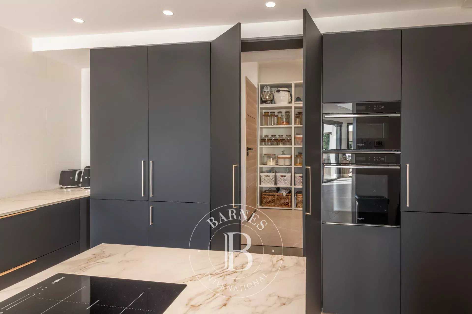 Neyron  - House 4 Bedrooms