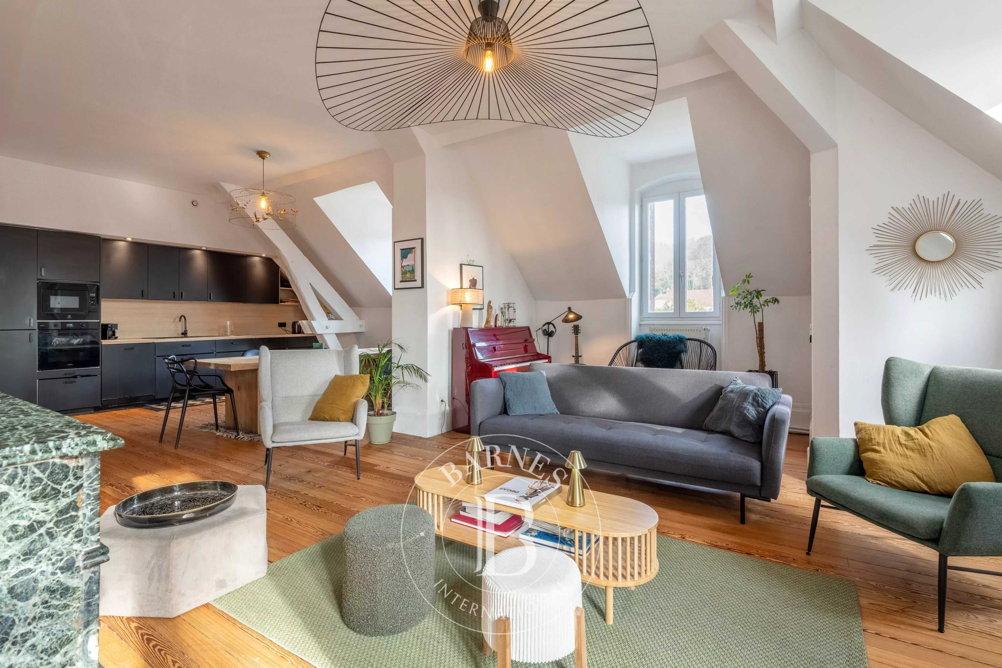 Neuville-sur-Saône  - Appartement 4 Pi&egrave;ces 3 Chambres