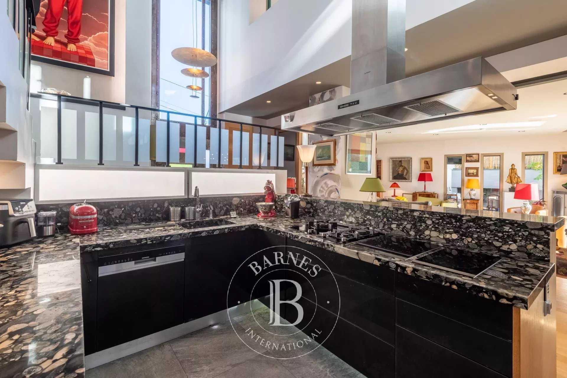 Lyon  - House 5 Bedrooms